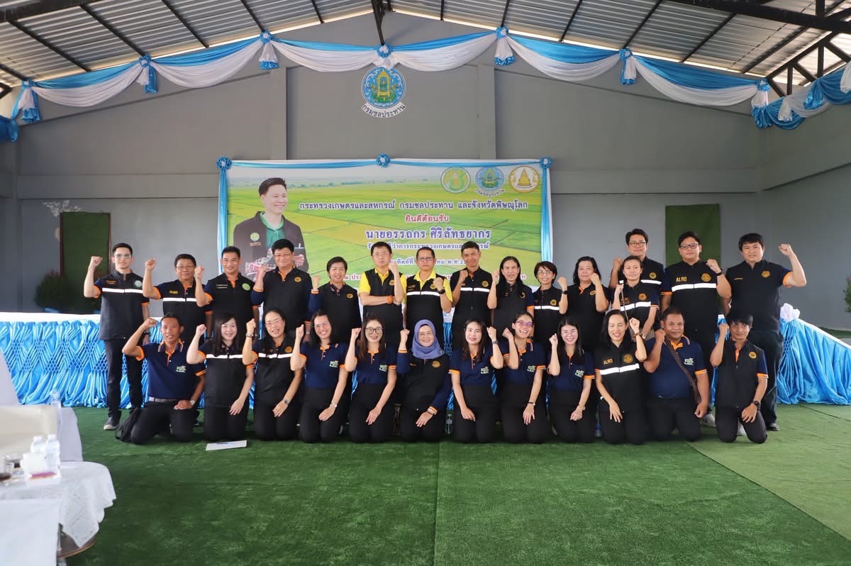 รองเลขาธิการ ส.ป.ก. ร่วมคณะ รมว.กษ. ลงพื้นที่ตรวจติดตามสถานการณ์น้ำในพื้นที่ พร้อมเป็นประธานมอบโฉนดเพื่อการเกษตร