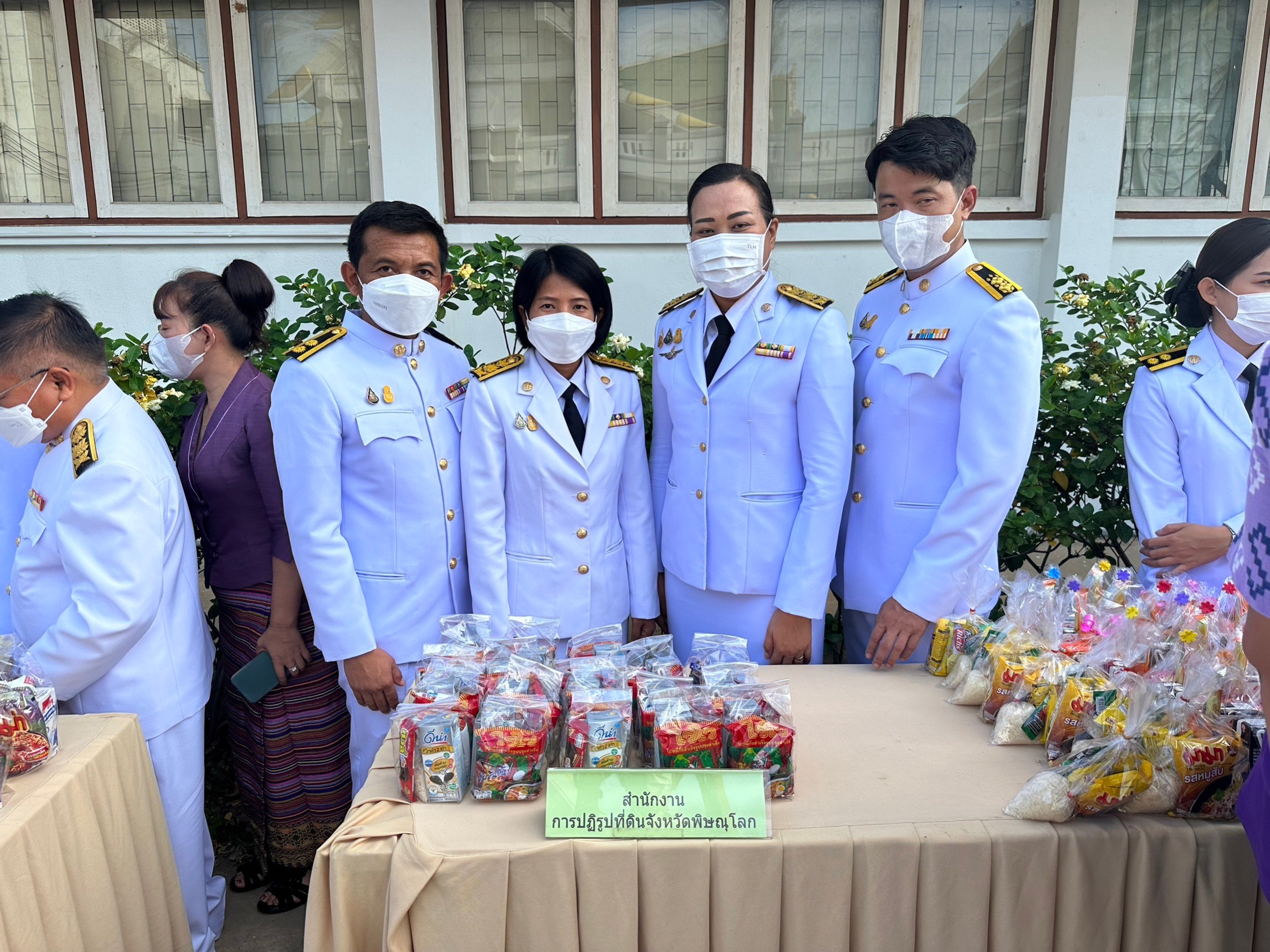 วันที่ 3 มิถุนายน 2566 ส.ป.ก.พิษณุโลก ร่วมพิธีทำบุญตักบาตรข้าวสารอาหารแห้งเฉลิมพระเกียรติ สมเด็จพระนางเจ้าฯ พระบรมราชินี เนื่องในโอกาสวันเฉลิมพระชนม์พรรษา 3 มิถุนายน 2566