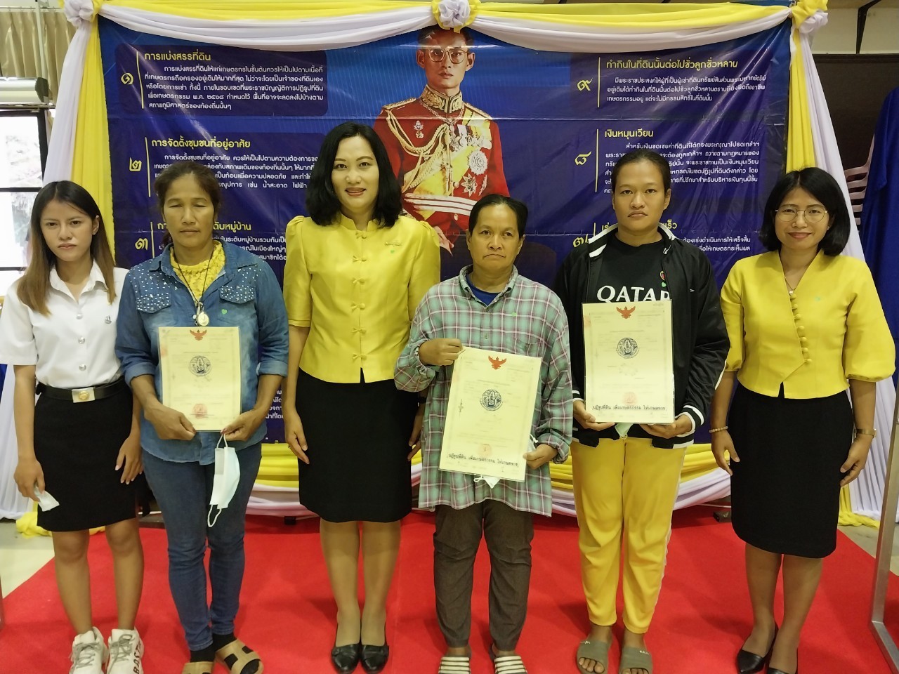 วันที่ 1 ธันวาคม 2565 นางสาวอมรรัตน์ แขวงโสภา ปฏิรูปที่ดินจังหวัดพิษณุโลก พร้อมด้วย เจ้าหน้าที่ ส.ป.ก.พิษณุโลก ร่วมจัดนิทรรศการให้ความรู้ “โครงการคนไทยหัวใจสีเขียว เนื่องในวันสิ่งแวดล้อมไทยและวันดินโลก”