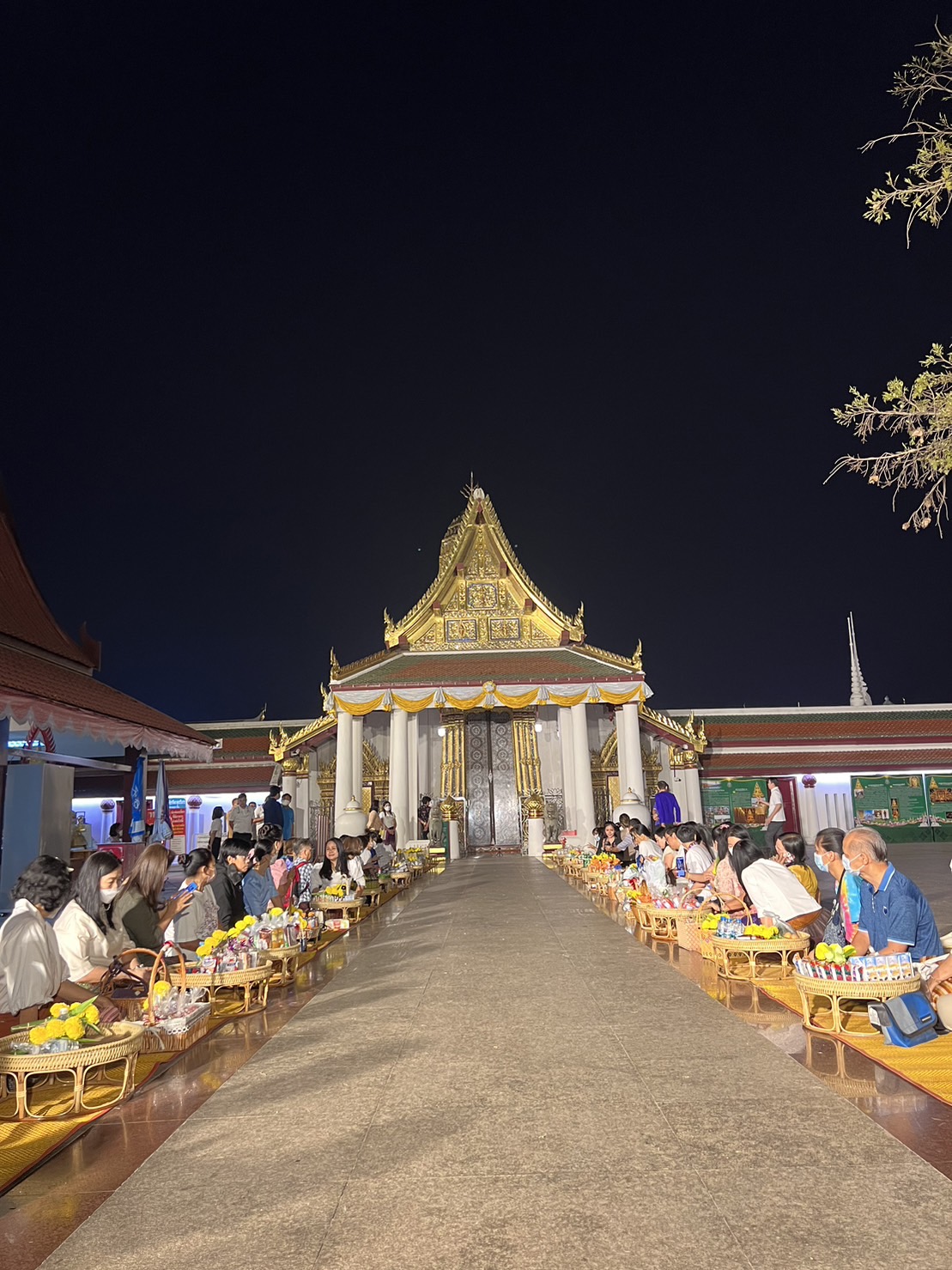วันที่ 11 มีนาคม 2566 เวลา 06.00 น. นางสาวอมรรัตน์ แขวงโสภา ปฏิรูปที่ดินจังหวัดพิษณุโลก มอบหมายให้ นายเฉลิมชัย เฉลิมงาม นายช่างสำรวจอาวุโส พร้อมด้วย เจ้าหน้าที่ ส.ป.ก.พิษณุโลก ร่วมทำบุญตักบาตรในกิจกรรม “ชินะราชา เบิกฟ้าเสริมบุญ ตักบาตรรับอรุณ หน้าวิหารเสริมพลังศรัทธา @ เมืองสองแคว”