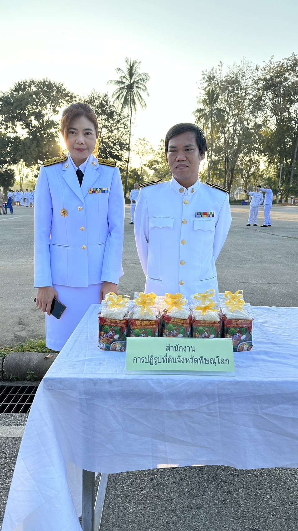 ส.ป.ก.พิษณุโลก ร่วมพิิธีสวดพระพุทธมนต์และพิธีทำบุญตักบาตร เนื่องในวันสมเด็จพระมหาธีรราชเจ้า