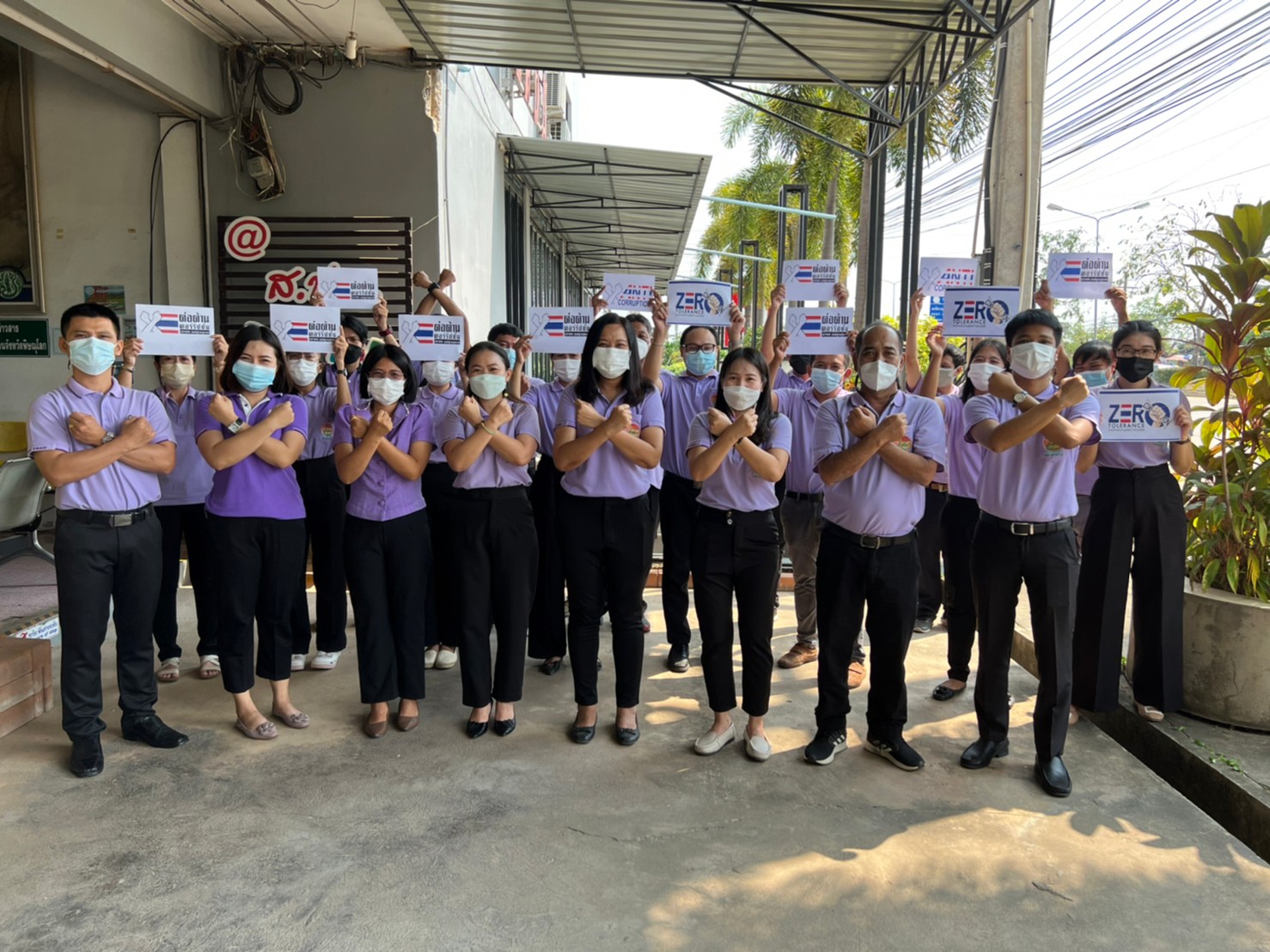 วันที่ 16 มีนาคม 2565 นางสาว​อมรรัตน์​ แขวง​โสภา​ ปฏิรูป​ที่ดิน​จังหวัด​พิษณุโลก​ พร้อมด้วย เจ้าหน้าที่ ส.ป.ก.พิษณุโลกร่วมกันจัดกิจกรรม Unit School เรื่องความสำคัญของการเปิดเผยข้อมูลสาธารณะของหน่วยงานของรัฐ มีวัตถุประสงค์               เพื่อส่งเสริมให้เจ้าหน้าที่ของรัฐมีความรู้ ความเข้าใจในขั้นตอนและวิธีการในการประเมินคุณธรรมและความโปร่งใส ในการดำเนินงานของหน่วยงาน และร่วมกันถ่ายภาพแสดงพลังต่อต้านการทุจริตคอร์รัปชัน