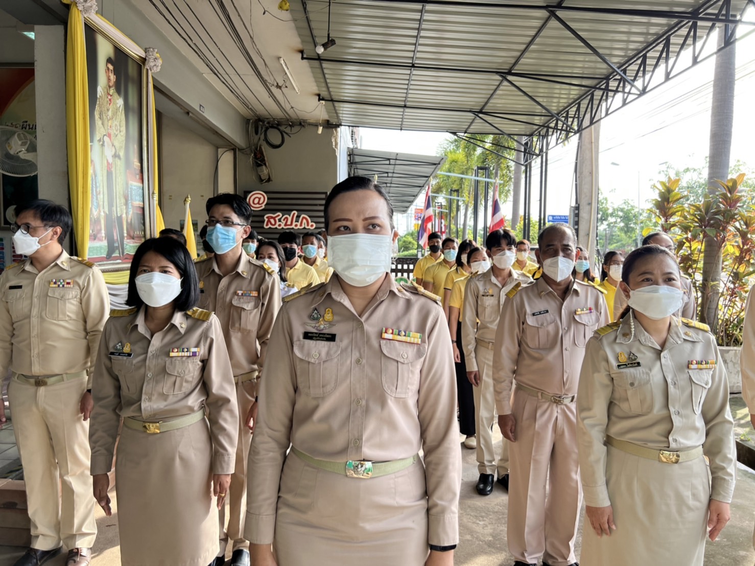วันที่ 28 กันยายน 2565 เวลา 08.00 น. ณ บริเวณหน้าสำนักงานการปฏิรูปที่ดินจังหวัดพิษณุโลก นางสาวอมรรัตน์ แขวงโสภา ปฏิรูปที่ดินจังหวัดพิษณุโลก พร้อมด้วยข้าราชการ และเจ้าหน้าที่ ส.ป.ก.พิษณุโลก จัดกิจกรรมเคารพธงชาติพร้อมร้องเพลงชาติไทย เนื่องใน “วันพระราชทานธงชาติไทย 28 กันยายน (Thai National Day)” เพื่อเป็นการแสดงความจงรักต่อ ชาติ ศาสนา พระมหากษัตริย์ 