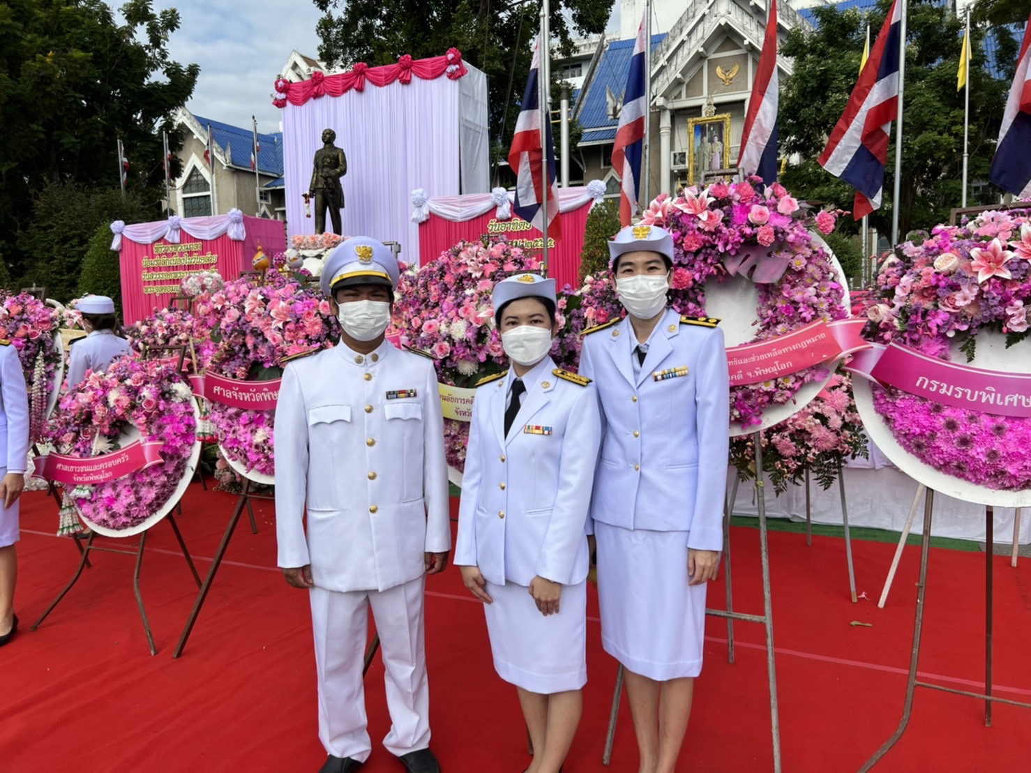 วันที่ 23 ตุลาคม 2565 นางสาวอมรรัตน์ แขวงโสภา ปฏิรูปที่ดินจังหวัดพิษณุโลก มอบหมายให้ นางสาวรัตนา อินโองการ นักวิชาการปฏิรูปที่ดินปฏิบัติการ พร้อมเจ้าหน้าที่  ส.ป.ก.พิษณุโลก ร่วมพิธีวางพวงมาฯ เบื้องหน้าพระบรมราชานุสาวรีย์พระบาทสมเด็จพระจุลจอมเกล้าเจ้าอยู่หัว (รัชกาลที่ 5)