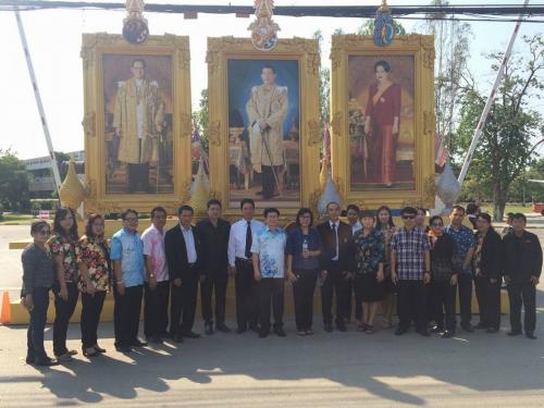 วันที่  12 เมษายน 2560 นายยงยุทธิ์  แสงโชติ  ปฏิรูปที่ดินจังหวัดพิษณุโลก  ร่วมเปิดศูนย์บริการประชาชนในช่วงวันหยุดเทศกาลสงกรานต์ กับหน่วยงานในสังกัดกระทรวงเกษตรและสหกรณ์จังหวัดพิษณุโลก    ระว่างวันที่ 12 - 17 เมษายน 2560 ณ บริเวณสำนักงานชลประทานที่ 3 