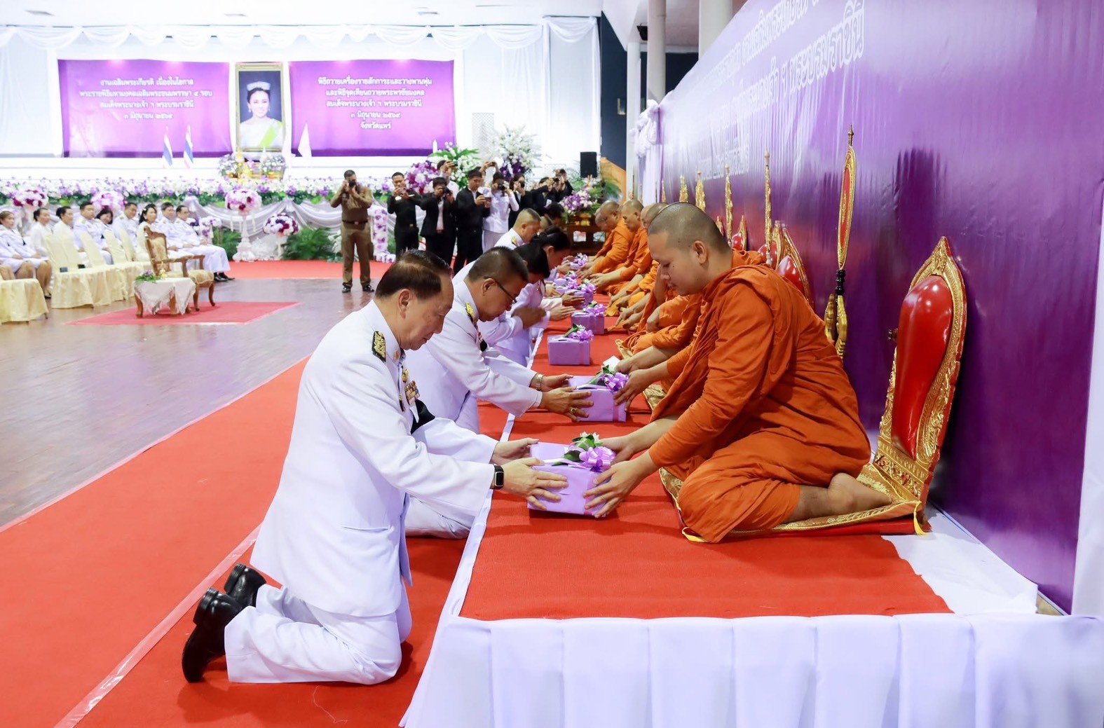 title - ส.ป.ก. แพร่เข้างานเฉลิมพระเกียรติ เนื่องในวันคล้ายวันเฉลิมพระชนมพรรษา 4 รอบ สมเด็จพระนางเจ้าฯ พระบรมราชินี 3 มิถุนายน