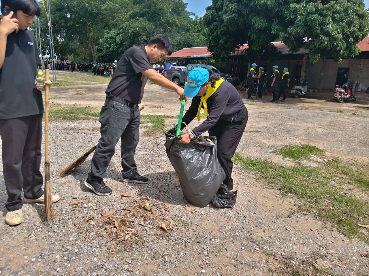 title - ส.ป.ก. แพร่เข้าร่วมจิตอาสาพัฒนา เนื่องในวันคล้ายวันเฉลิมพระชนมพรรษา สมเด็จพระนางเจ้าฯ พระบรมราชินี