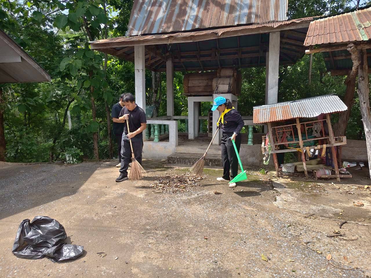 title - ส.ป.ก. แพร่เข้าร่วมจิตอาสาพัฒนา เนื่องในวันคล้ายวันเฉลิมพระชนมพรรษา สมเด็จพระนางเจ้าฯ พระบรมราชินี