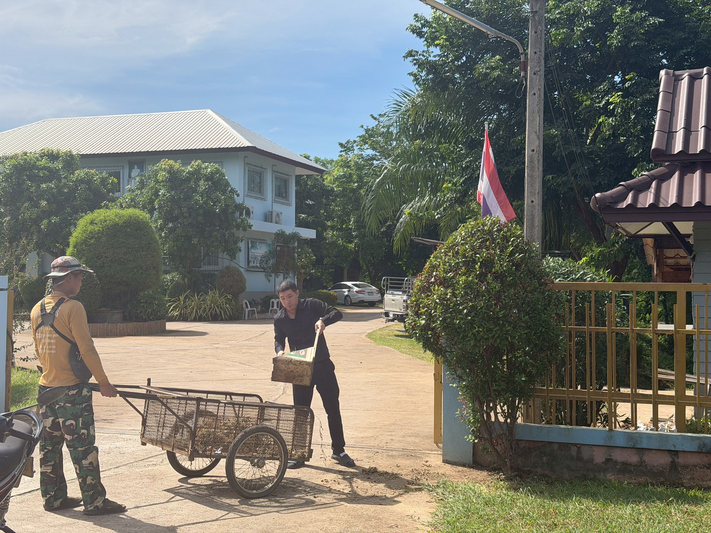 title - ส.ป.ก.แพร่ จัดกิจกรรมจิตอาสาบำเพ็ญสาธารณประโยชน์ และบำเพ็ญสาธารณกุศลเฉลิมพระเกียรติเนื่องในโอกาส พระราชพิธีมหามงคลเฉลิมพระชนมพรรษา ๔ รอบ  สมเด็จพระนางเจ้าฯ พระบรมราชินี 