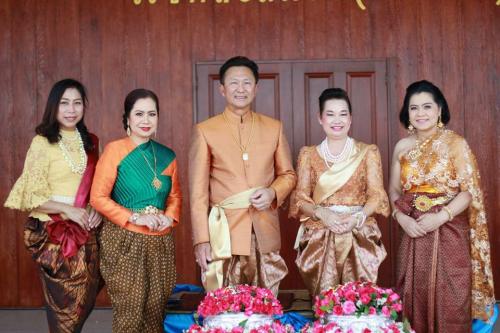 ร่วมพิธีรดน้ำขอพรจากนายสุริยะ อมรโรจน์วรวุฒิ ผู้ว่าราชการจังหวัดปราจีนบุรี และท่านนายกเหล่ากาชาดจังหวัดปราจีนบุรี นางสุภวรรณ อมรโรจน์วรวุฒิ เนื่องเทศกาลวันสงกรานต์