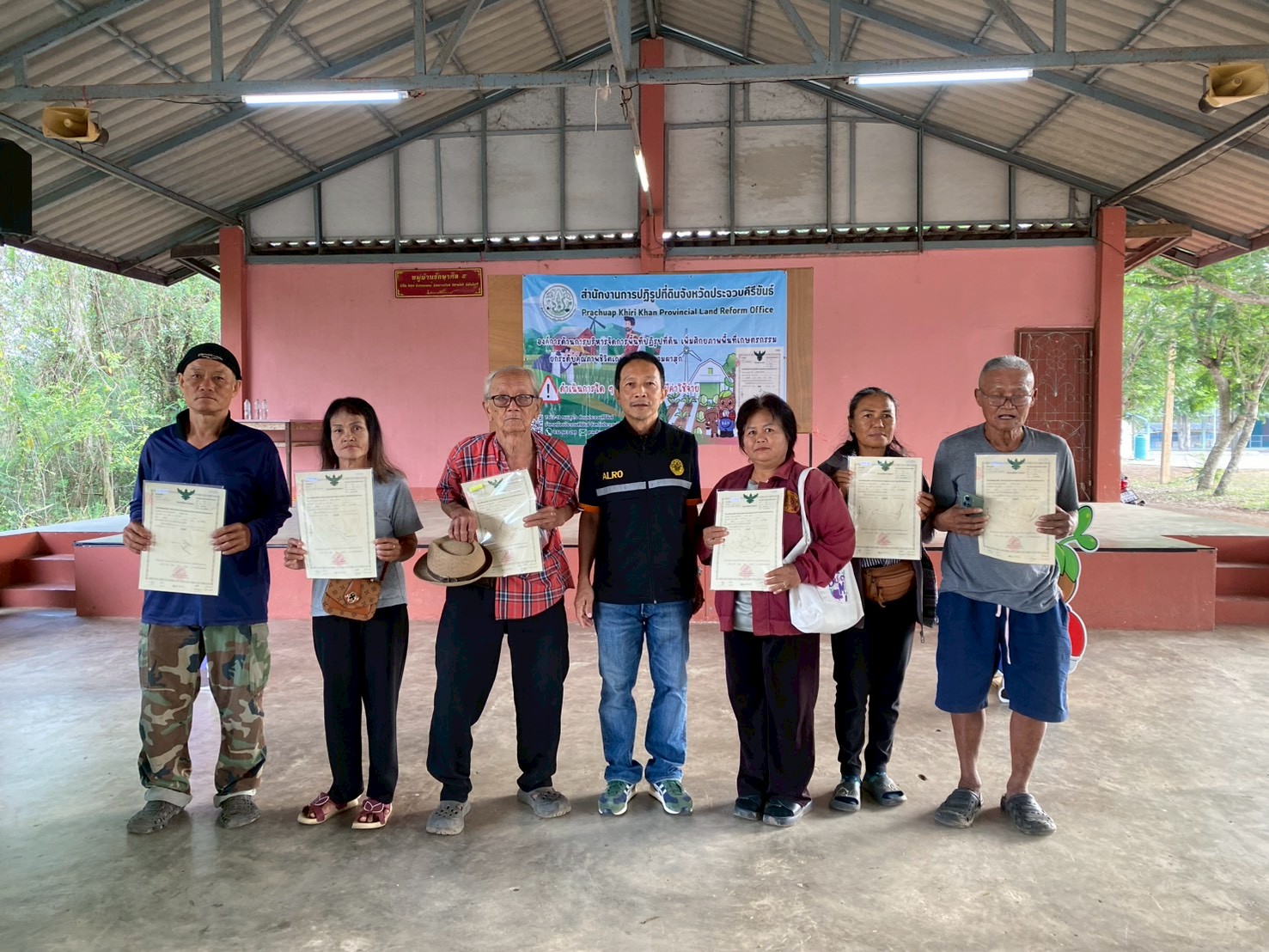 ส.ป.ก.ประจวบคีรีขันธ์ วันที่ 3 - 5 กุมภาพันธ์ 2569 ได้ดำเนินการจัดกิจกรรมศูนย์บริการประชาชนเคลื่อนที่ในเขตปฏิรูปที่ดิน ประจำปีงบประมาณ พ.ศ.2569 ครั้งที่ 1 (ข่าวแชร์)