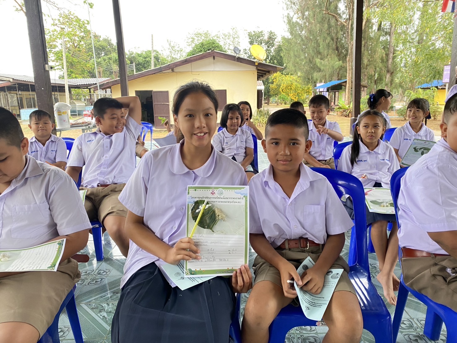 ส.ป.ก.ประจวบคีรีขันธ์ ได้ดำเนินภารกิจภายใต้โครงการอนุรักษ์พันธุกรรมพืชอันเนื่องมาจากพระราชดำริ (อพ.สธ.) มอบวัสดุการเกษตร (ก้อนเชื้อเห็ดนางฟ้า)  ให้กับโรงเรียนวังน้ำเขียว อำเภอบางสะพาน และโรงเรียนตำรวจตระเวนชายแดนบ้านย่านซื่อ อำเภอกุยบุรี จังหวัดประจวบคีรีขันธ์ 