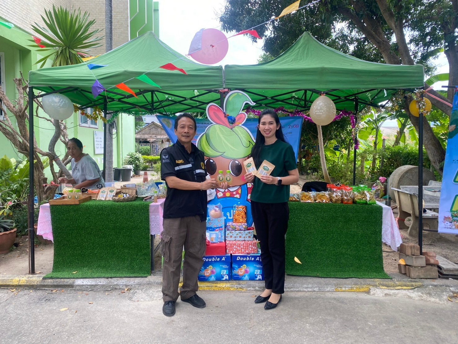 ส.ป.ก.ประจวบคีรีขันธ์ ได้เข้าร่วม “โครงการส่งความสุขปีใหม่ มอบให้เกษตรกรในเขตปฏิรูปที่ดิน ประจำปี พ.ศ.2568”  จำหน่ายสินค้าราคาพิเศษ สินค้าเกษตรคุณภาพ ให้แก่ประชาชน (ข่าวแชร์)