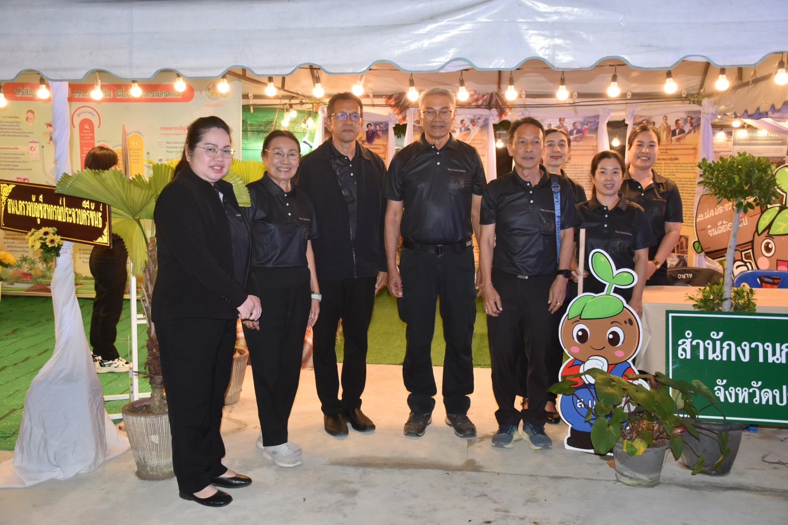 ส.ป.ก.ประจวบคีรีขันธ์ ร่วมบริจาคสิ่งของอุปโภคบริโภคและของใช้จำเป็นส่งไปช่วยผู้ประสบภัยอุทกภัยภาคใต้ และร่วมเปิดงาน ดินของพ่อ สานต่อของดีคีรีขันธ์ เนื่องในวันดินโลก ประจำปี 2568 เทิดพระเกียรติในหลวง  ร.9 พร้อมส่งเสริมการท่องเที่ยว กระตุ้นเศรษฐกิจ ณ สวนสาธารณะเฉลิมพระเกียรติ ร.9 