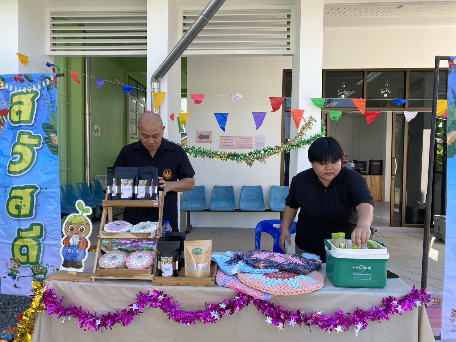 title - ส.ป.ก.ประจวบคีรีขันธ์ วันที่ 23 – 25 ธันวาคม 2568 สำนักงานการปฏิรูปที่ดินจังหวัดประจวบคีรีขันธ์  โดยกลุ่มยุทธศาสตร์และการปฏิรูปที่ดินได้เข้าร่วม “โครงการส่งความสุขปีใหม่ มอบให้แก่เกษตรกรในเขตปฏิรูปที่ดิน ประจำปี พ.ศ. 2569” กิจกรรมเสริมพลังปีใหม่ 