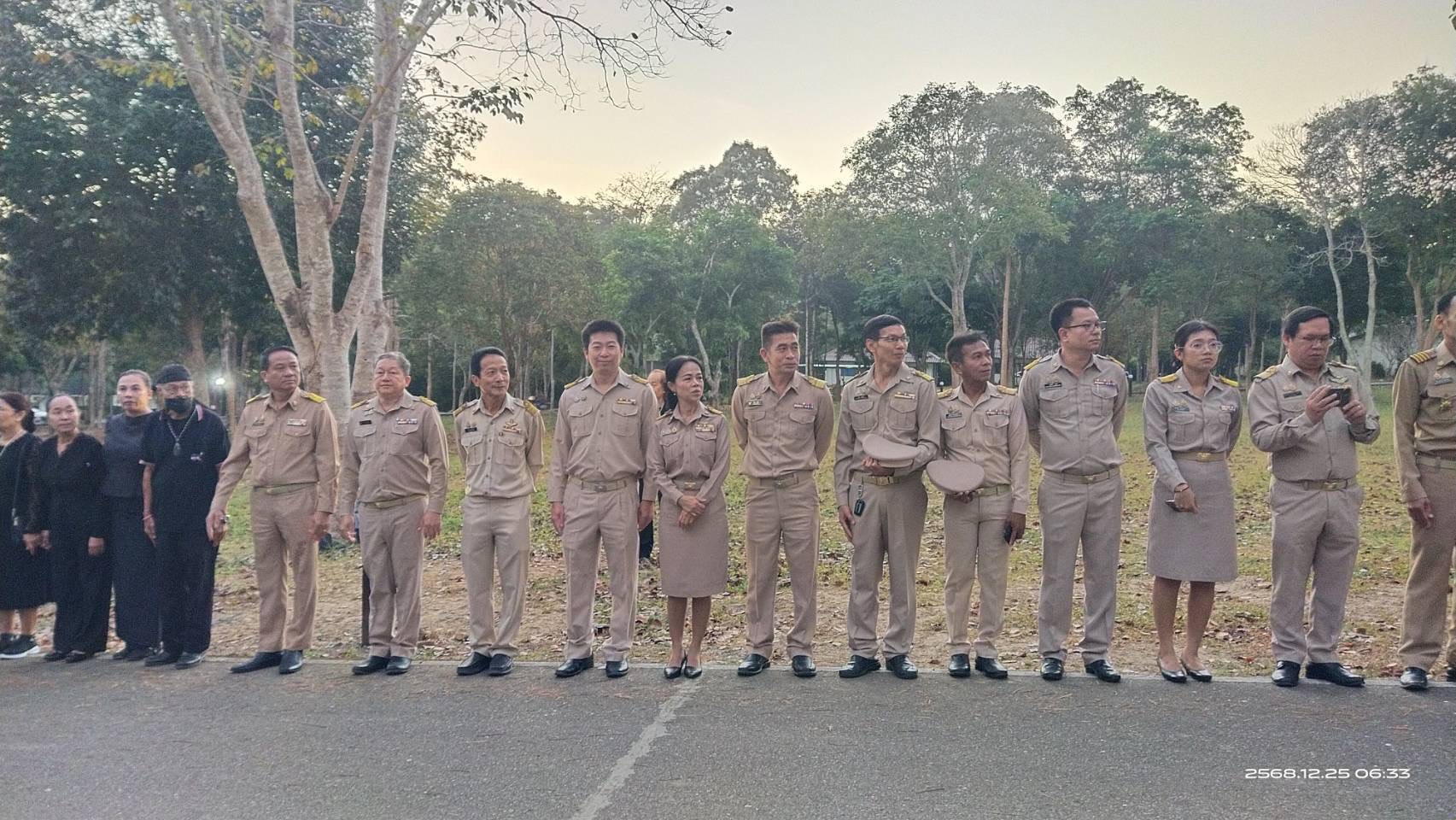 title - ส.ป.ก.ประจวบคีรีขันธ์ วันที่ 25 ธันวาคม 2568 ร่วมพิธีส่งมอบไม้จันทน์หอมสำหรับนำไปจัดสร้างพระโกศจันทน์ เพื่อใช้ในงานพระราชพิธีถวายพระเพลิงพระบรมศพ สมเด็จพระนางเจ้าสิริกิติ์ พระบรมราชินีนาถ พระบรมราชชนนีพันปีหลวง