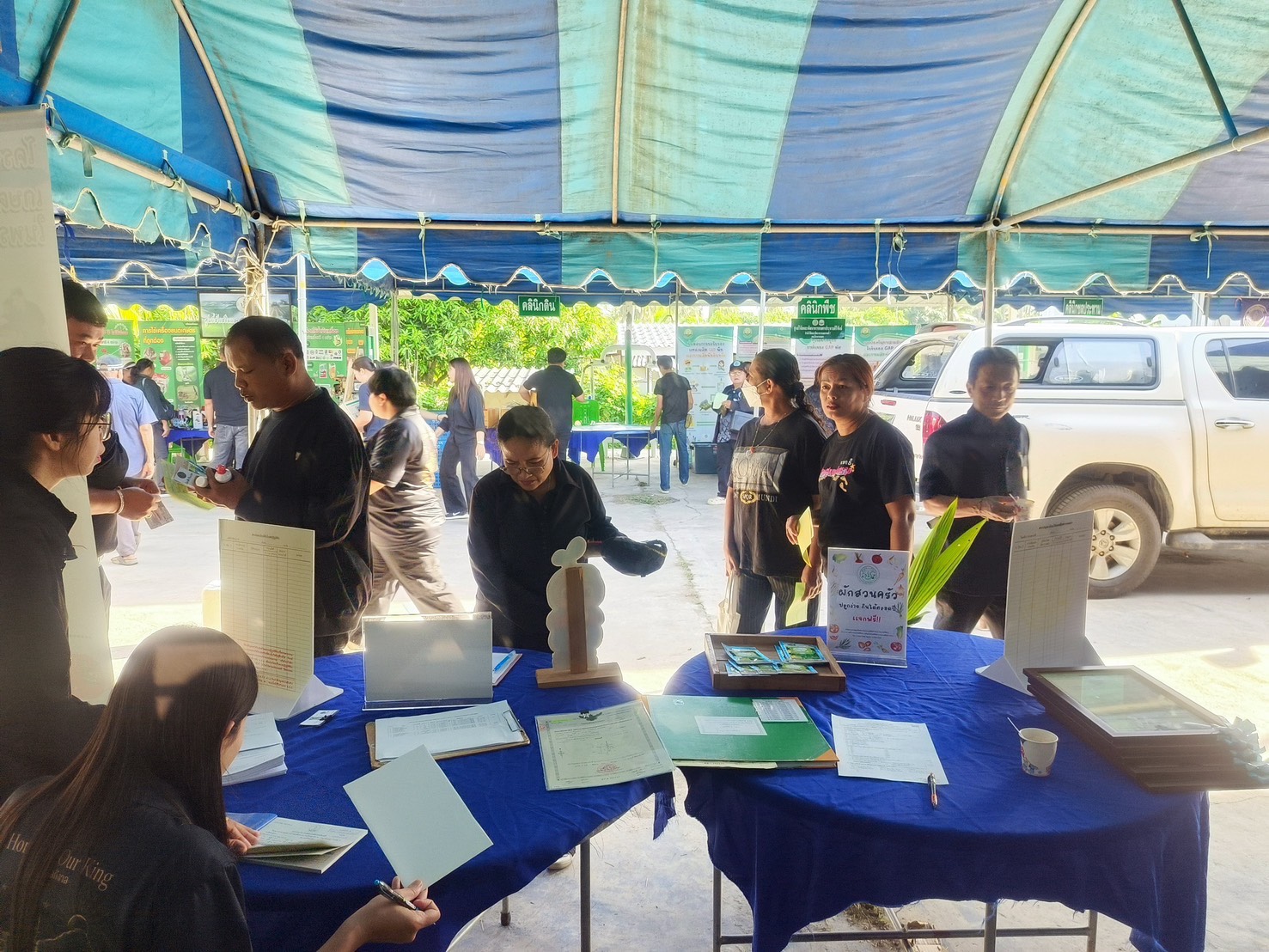 title - ส.ป.ก.ประจวบคีรีขันธ์ วันพฤหัสบดีที่ 18 ธันวาคม 2568 เข้าร่วมโครงการคลินิกเกษตรเคลื่อนที่ในพระราชานุเคราะห์ฯ ประจำปีงบประมาณ พ.ศ. 2568 ณ ศาลาอเนกประสงค์ หมู่ที่ 5 ตำบลสามร้อยยอด อำเภอสามร้อยยอด จังหวัดประจวบคีรีขันธ์