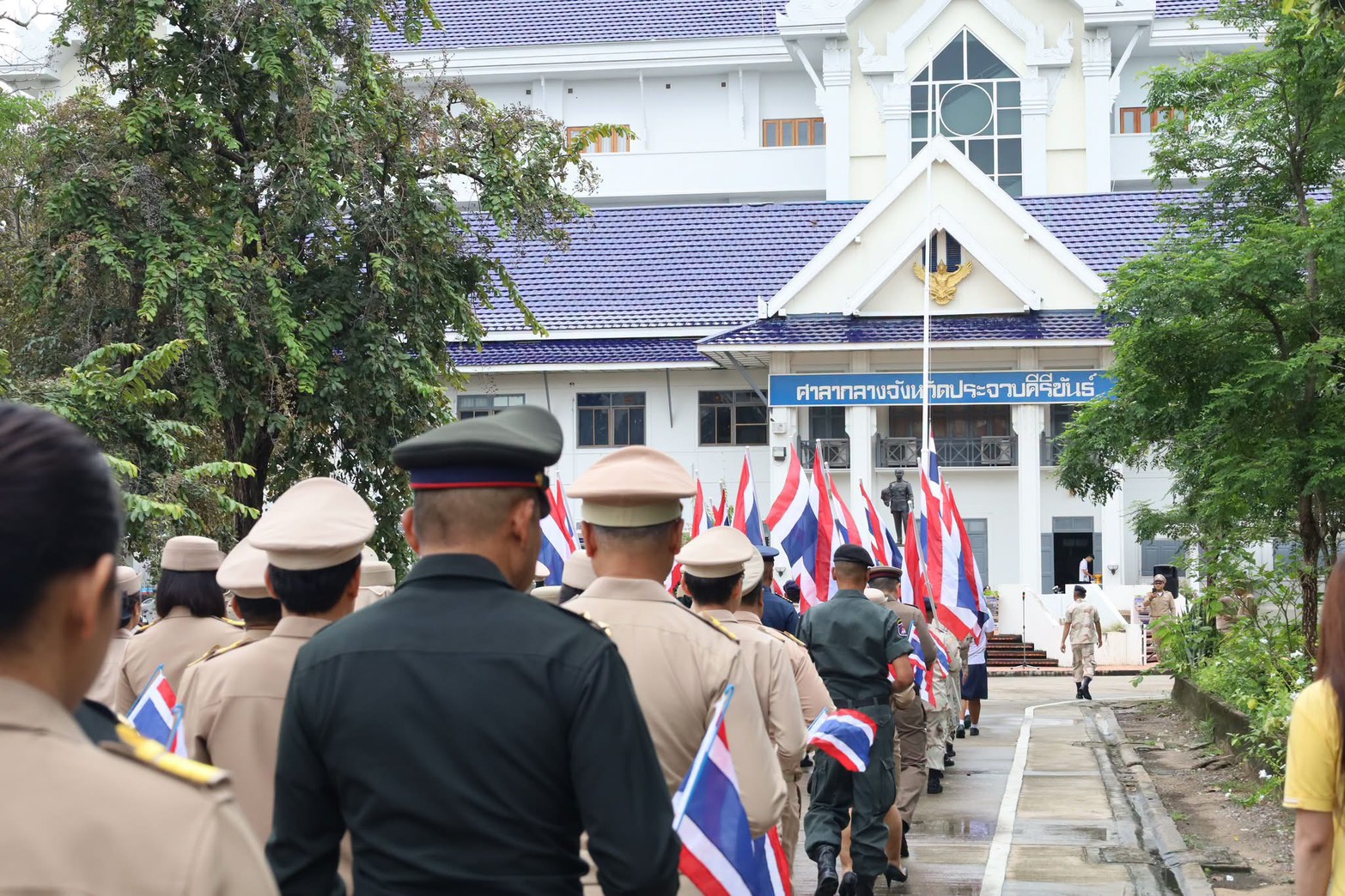 title - ส.ป.ก ประจวบคีรีขันธ์ ร่วมจัดกิจกรรมเคารพธงชาติและร้องเพลงชาติไทย  โดยพร้อมเพรียงกัน เนื่องในวันพระราชทานธงชาติไทย 28 กันยายน (Thai National Flag Day) ประจำปี 2569 ณ ศาลากลางจังหวัดประจวบคีรีขันธ์ และบริเวณลานหน้าเสาธง ส.ป.ก.ประจวบคีรีขันธ์