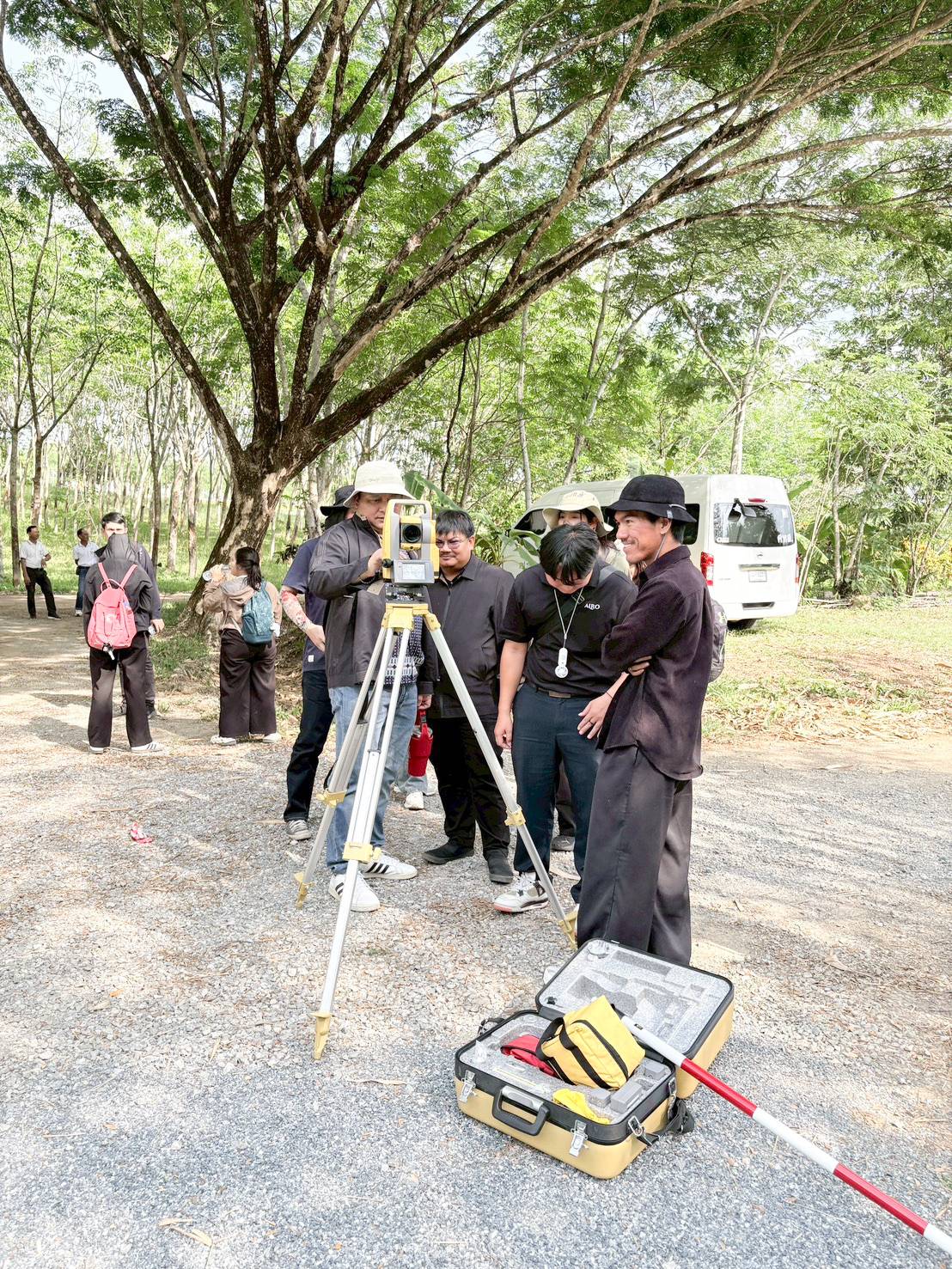 title - ศทส. จัดทำฐานข้อมูลลักษณะจำเพาะของต้นไม้ที่นำไปใช้ในการประเมินมูลค่าต้นไม้ในเขตปฏิรูปที่ดิน ร่วมกับสำนักพัฒนาและถ่ายทอดเทคโนโลยี (สพท.)
