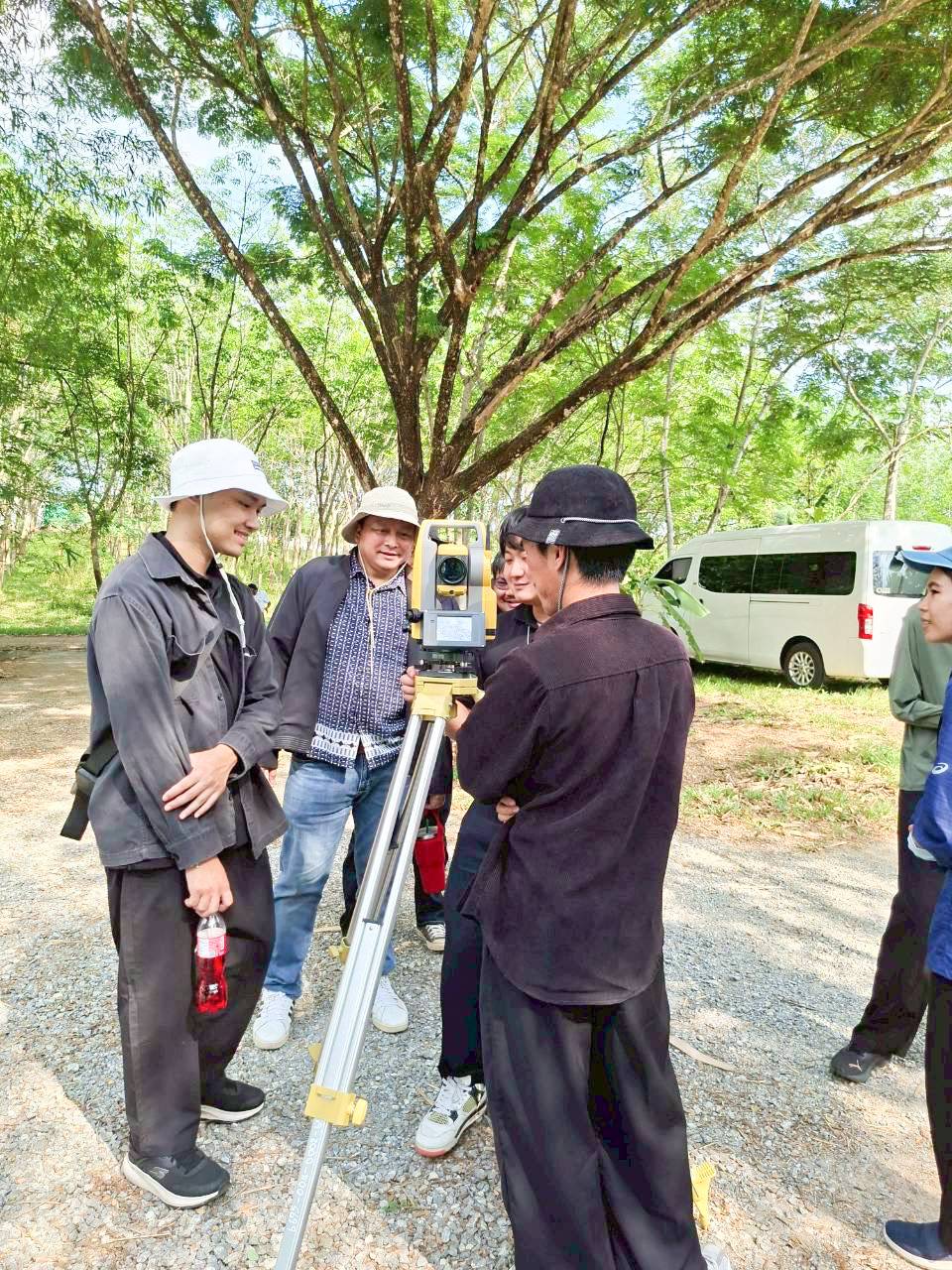 title - ศทส. จัดทำฐานข้อมูลลักษณะจำเพาะของต้นไม้ที่นำไปใช้ในการประเมินมูลค่าต้นไม้ในเขตปฏิรูปที่ดิน ร่วมกับสำนักพัฒนาและถ่ายทอดเทคโนโลยี (สพท.)