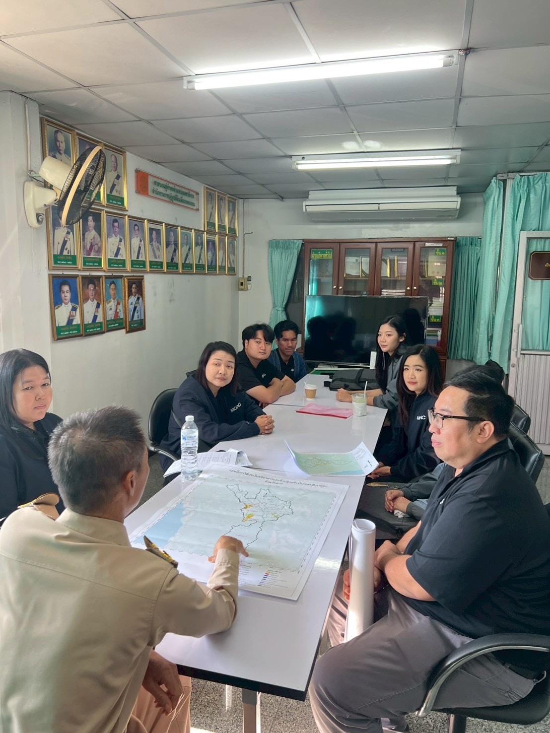 title - ศทส. ลงพื้นที่จัดทำฐานข้อมูลเชิงพื้นที่การใช้ประโยชน์อาคาร และสิ่งปลูกสร้างในเขตปฏิรูปที่ดิน จัดเก็บข้อมูลภาคสนามผ่าน Application Fieldmap และประชาสัมพันธ์การใช้งานระบบ GIS Portal จังหวัดตาก