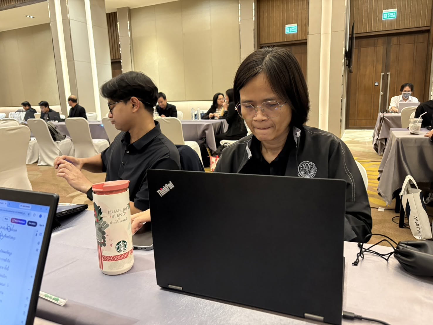 title - ศทส. เข้าร่วมงานเปิดโครงการการจัดทำแนวปฏิบัติ/มาตรการหรือแนวทางการดำเนินการเกี่ยวกับการคุ้มครองข้อมูลส่วนบุคคลเฉพาะกลุ่มอุตสาหกรรมเป้าหมายทั้ง ๑๑ กลุ่ม และการอบรมเชิงปฏิบัติการ