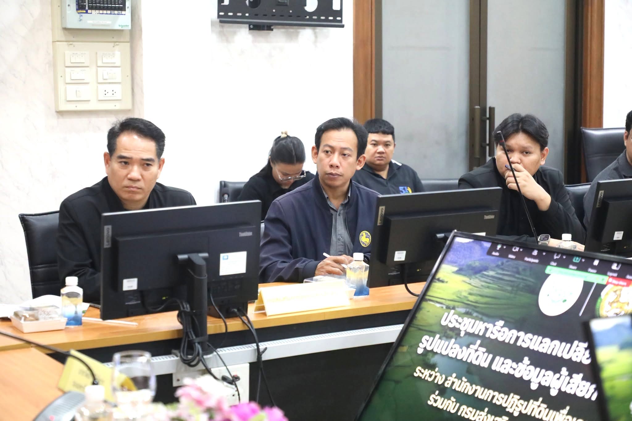 title - ศทส. จัดประชุมหารือการแลกเปลี่ยนข้อมูลเกษตรกร รูปแปลงที่ดิน และข้อมูลผู้เสียภาษี สิ่งปลูกสร้าง ระหว่าง สำนักงานการปฏิรูปที่ดินเพื่อเกษตรกรรม กับ กรมส่งเสริมการปกครองส่วนท้องถิ่น