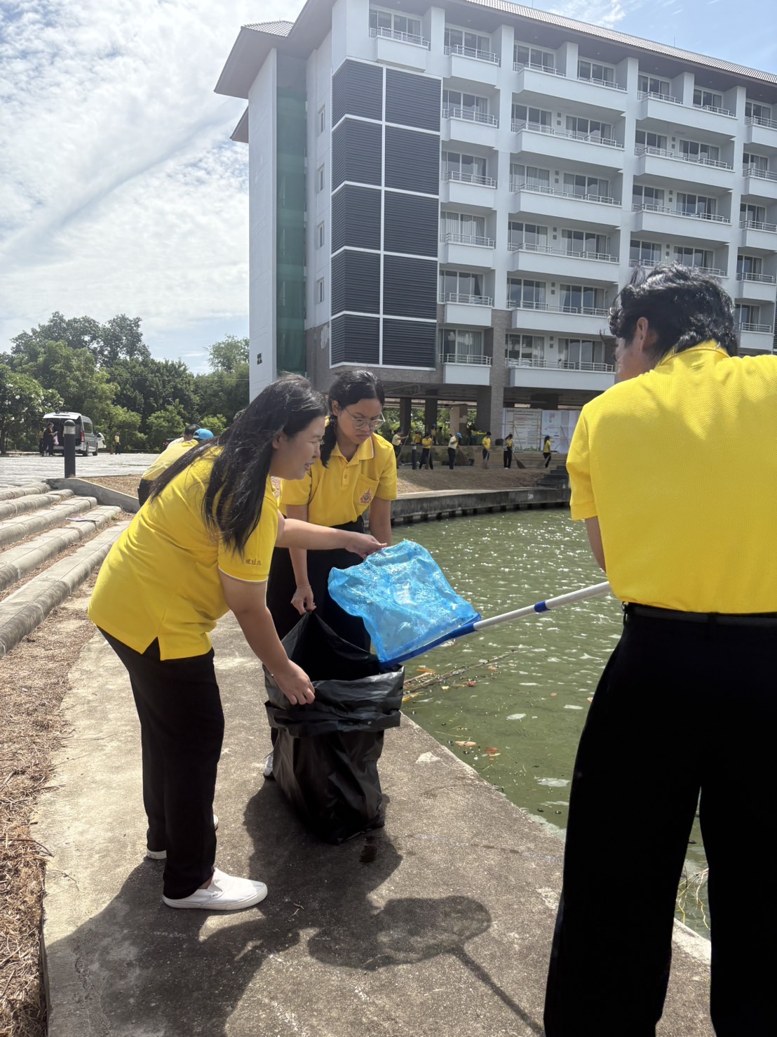title - เข้าร่วมกิจกรรมจิตอาสาบำเพ็ญประโยชน์ เฉลิมพระเกียรติพระบาทสมเด็จพระเจ้าอยู่หัว และสมเด็จพระนางเจ้าสิริกิติ์ พระบรมราชินีนาถ พระบรมราชชนนีพันปีหลวง