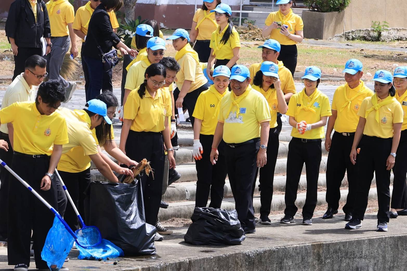 title - เข้าร่วมกิจกรรมจิตอาสาบำเพ็ญประโยชน์ เฉลิมพระเกียรติพระบาทสมเด็จพระเจ้าอยู่หัว และสมเด็จพระนางเจ้าสิริกิติ์ พระบรมราชินีนาถ พระบรมราชชนนีพันปีหลวง