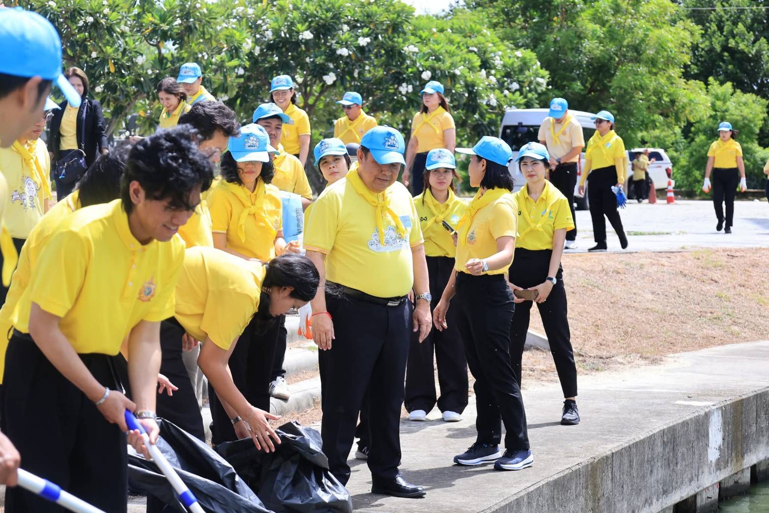 title - เข้าร่วมกิจกรรมจิตอาสาบำเพ็ญประโยชน์ เฉลิมพระเกียรติพระบาทสมเด็จพระเจ้าอยู่หัว และสมเด็จพระนางเจ้าสิริกิติ์ พระบรมราชินีนาถ พระบรมราชชนนีพันปีหลวง
