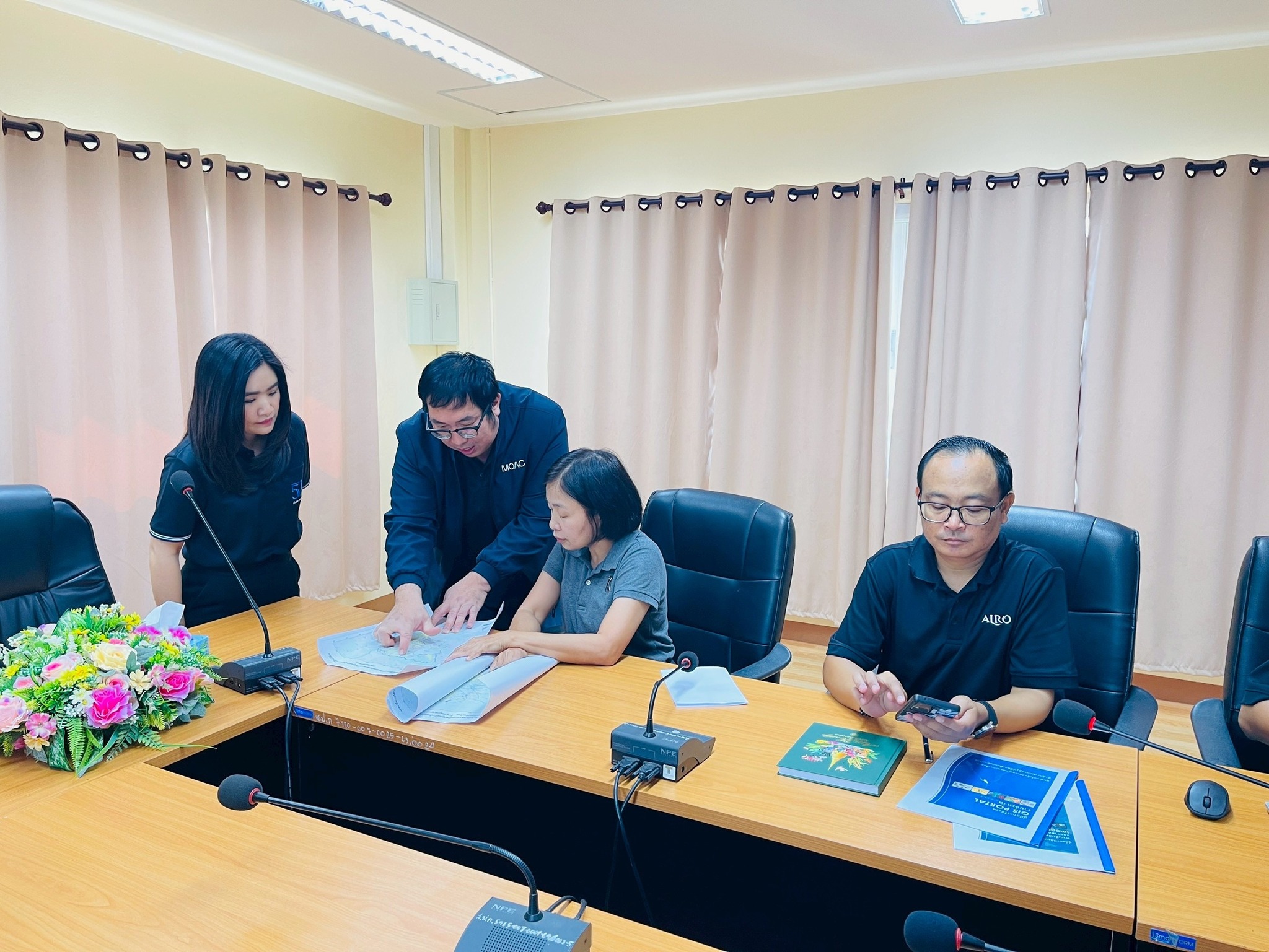 title - ศทส. ลงพื้นที่จัดทำฐานข้อมูลเชิงพื้นที่การใช้ประโยชน์อาคาร และสิ่งปลูกสร้างในเขตปฏิรูปที่ดิน จัดเก็บข้อมูลภาคสนามผ่าน Application Fieldmap และประชาสัมพันธ์การใช้งานระบบ GIS Portal ณ จังหวัดมุกดาหาร และจังหวัดอำนาจเจริญ