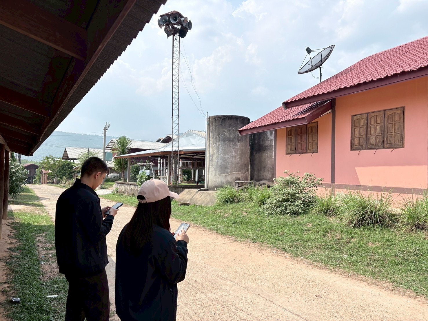title - ศทส. ลงพื้นที่จัดทำฐานข้อมูลเชิงพื้นที่การใช้ประโยชน์อาคาร และสิ่งปลูกสร้างในเขตปฏิรูปที่ดิน จัดเก็บข้อมูลภาคสนามผ่าน Application Fieldmap และประชาสัมพันธ์การใช้งานระบบ GIS Portal ณ จังหวัดมุกดาหาร และจังหวัดอำนาจเจริญ