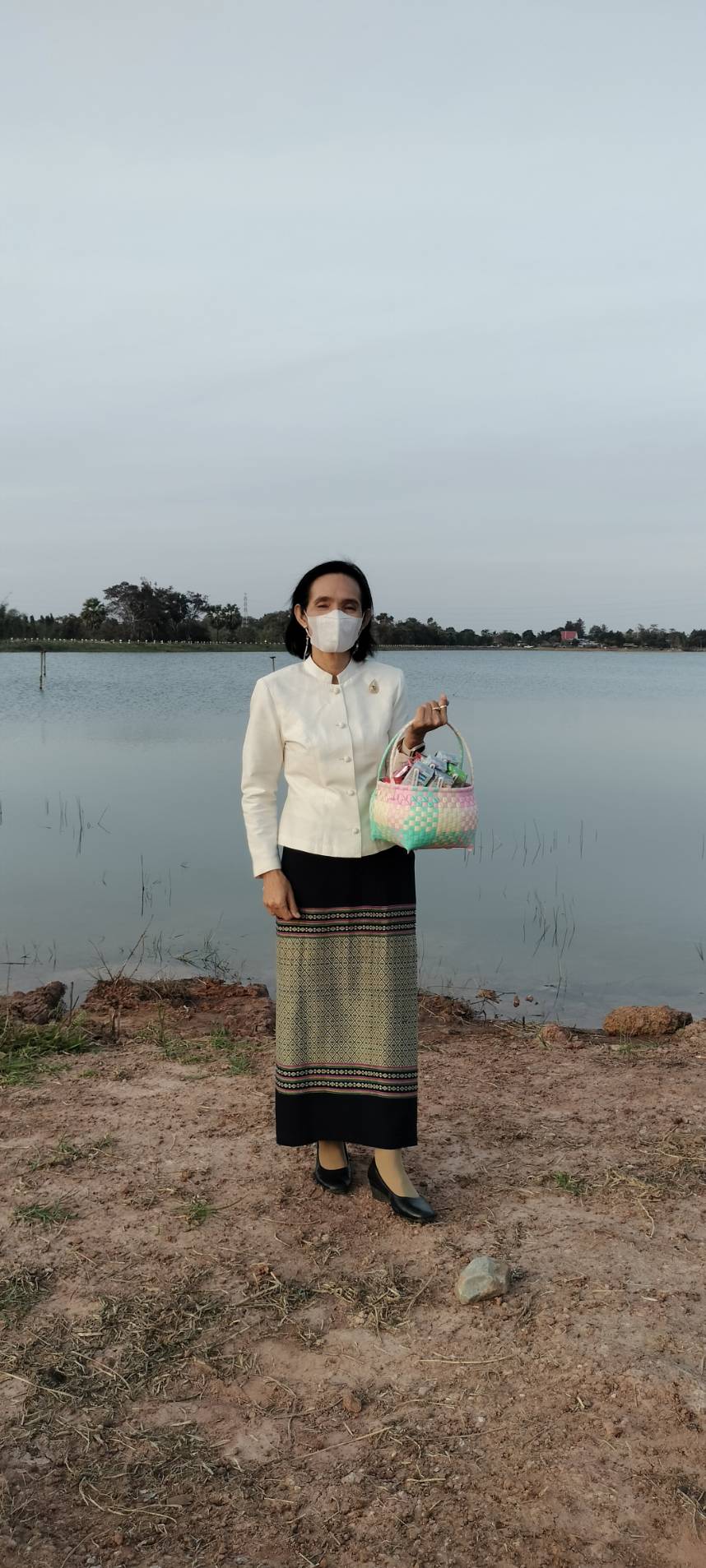 ส.ป.ก.อำนาจเจริญ ร่วมพิธีทำบุญตักบาตรและปล่อยปลา/ปล่อยสัตว์