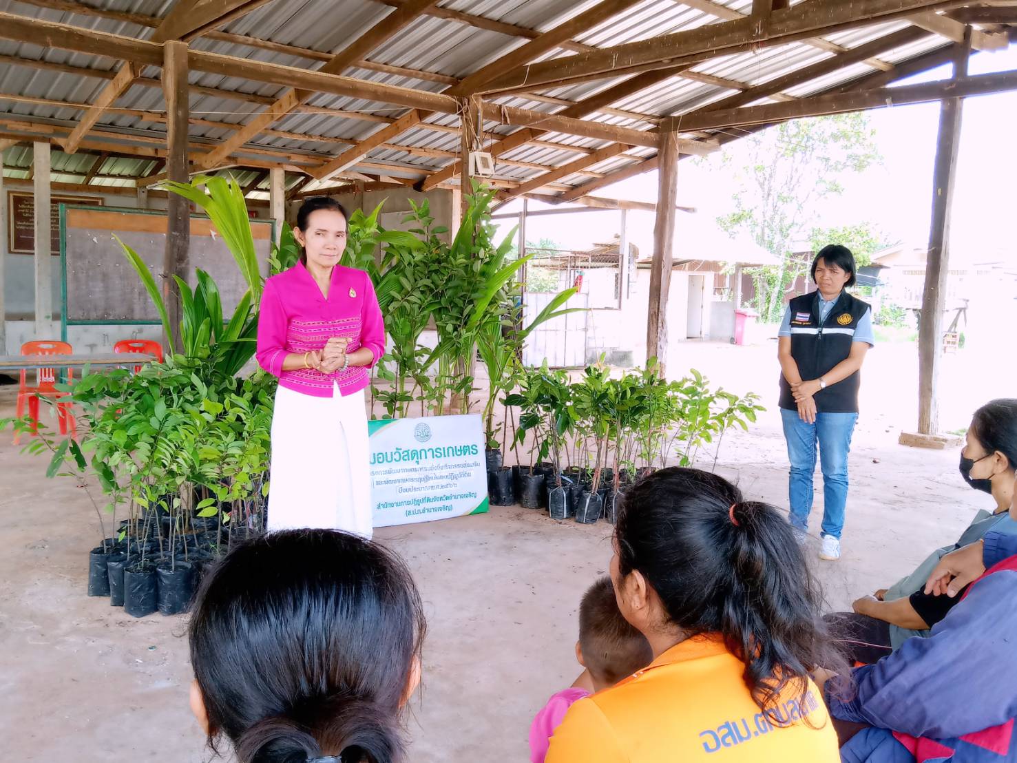ส.ป.ก.อำนาจเจริญ สนับสนุนปัจจัยการเกษตรให้กับเกษตรกร โครงการพัฒนาเกษตรกรรมยั่งยืน กิจกรรมส่งเสริมและพัฒนาเกษตรทฤษฎีใหม่ในเขตปฏิรูปที่ดิน ปีงบประมาณ พ.ศ. 2566