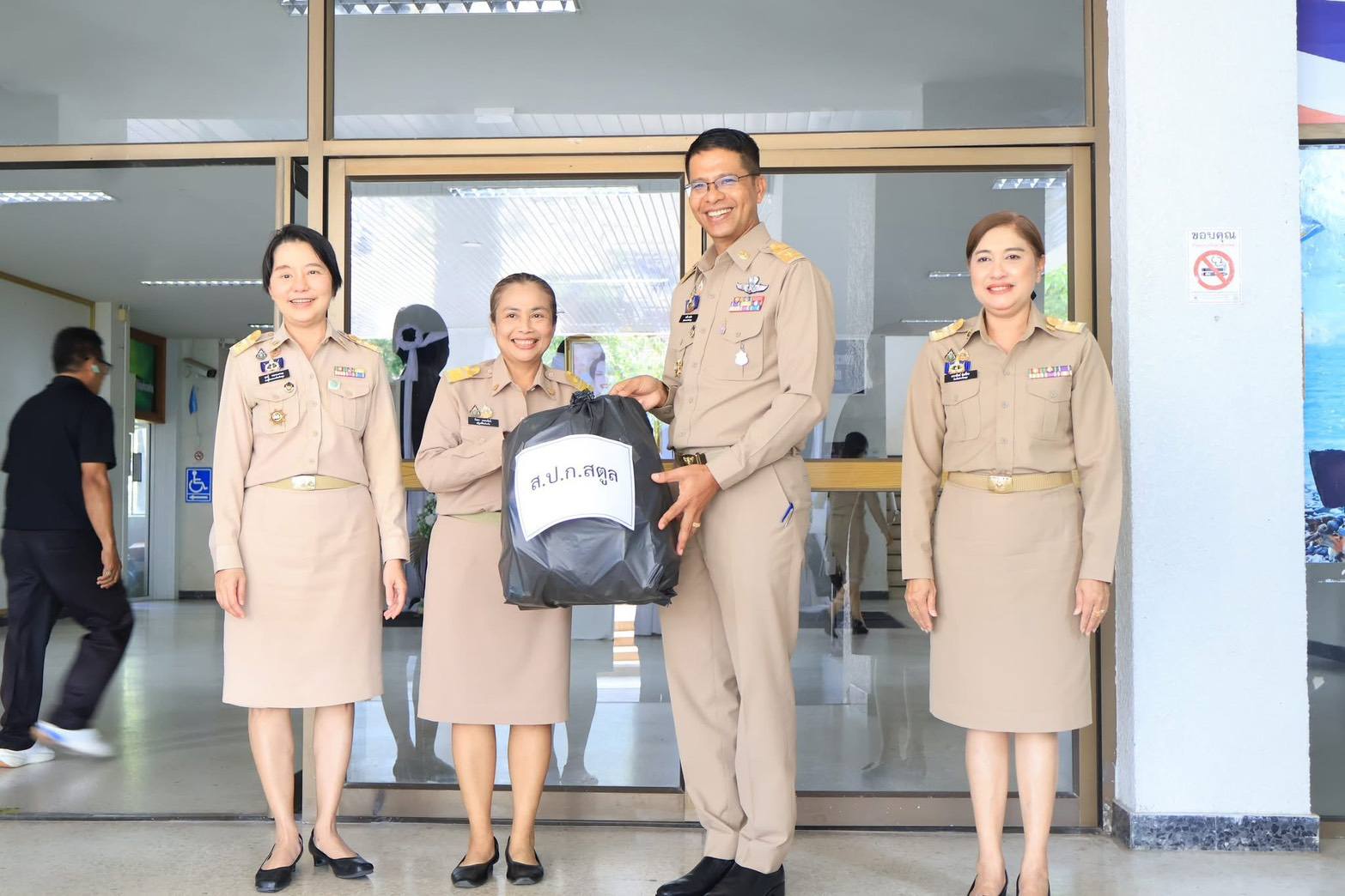 ปฏิรูปที่ดินจังหวัดสตูล ร่วมมอบมอบขยะรีไซเคิล “ขยะปันสุข” หนุนคัดแยกต้นทาง สร้างรายได้ช่วยสังคม
