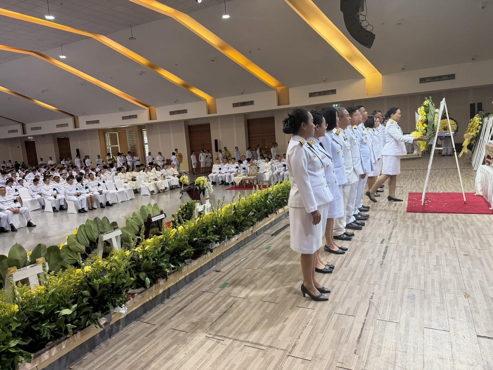 ปฏิรูปที่ดินจังหวัดพระนครศรีอยุธยา พร้อมเจ้าหน้าที่กลุ่มการเงินบัญชีและจัดเก็บผลประโยชน์ ร่วมพิธีวางพวงมาลา พิธีสวดพระพุทธมนต์และทำบุญตักบาตรถวายพระราชกุศล เนื่องในวันนวมินทรมหาราช ๑๓ ตุลาคม ๒๕๖๙ 
