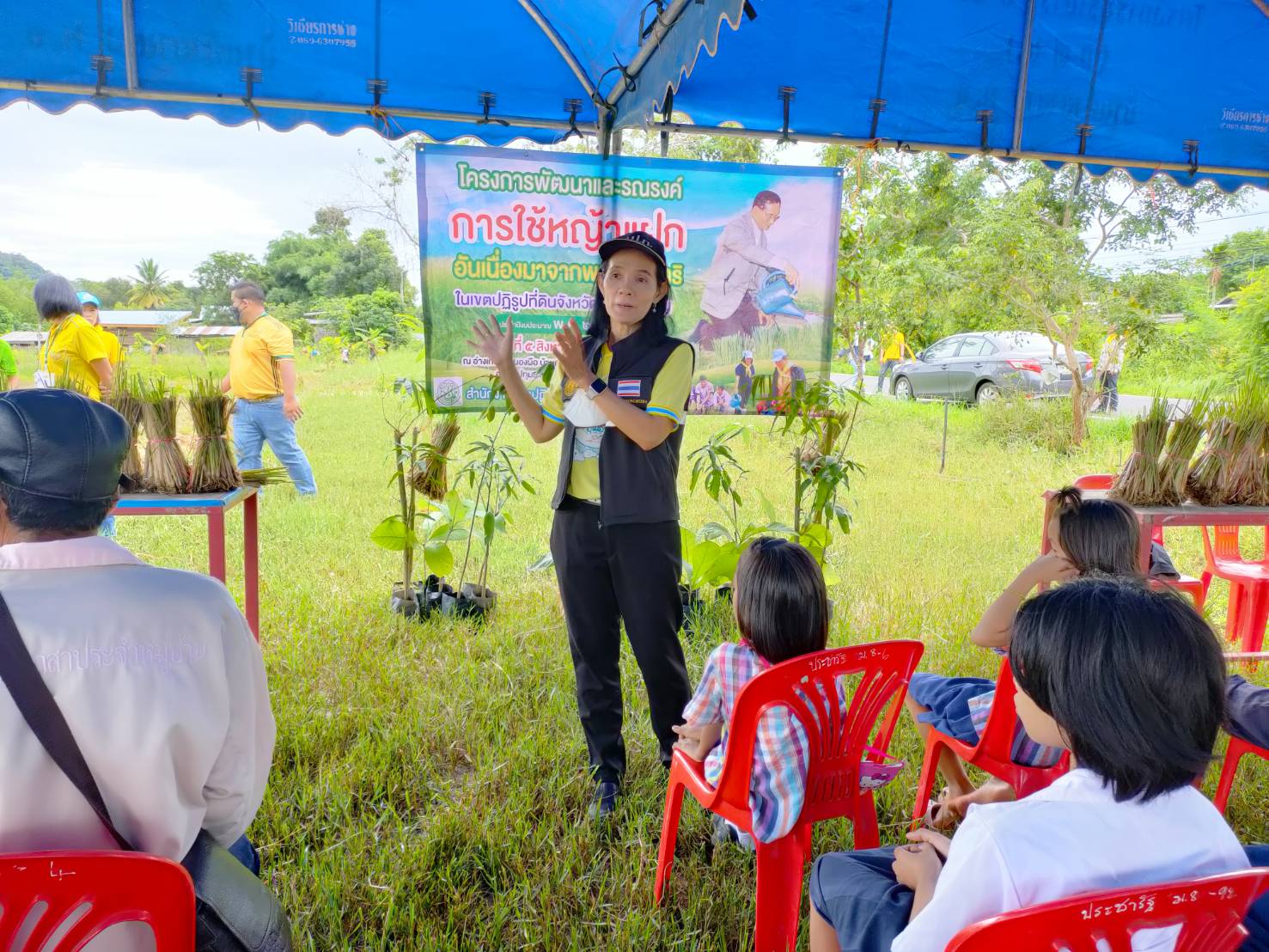 ส.ป.ก.อำนาจเจริญ ร่วมกิจกรรมโครงการพัฒนาและรณรงค์การใช้หญ้าแฝก อันเนื่องมาจากหระราชดำริ ประจำปีงบประมาณ 2565