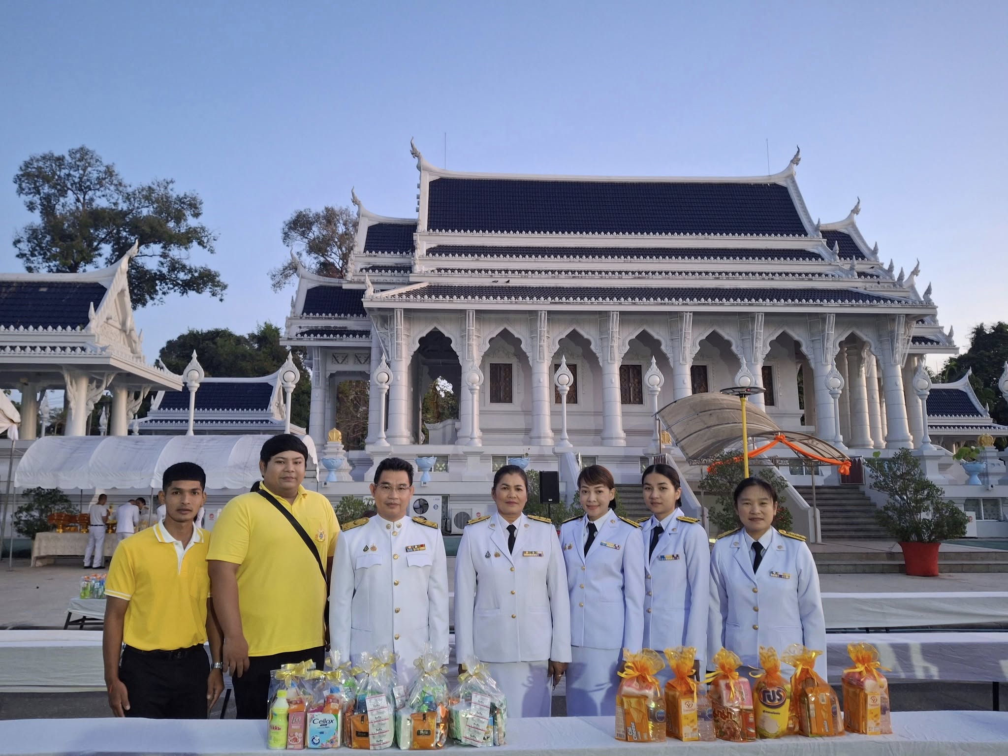 ส.ป.ก.กระบี่ ร่วมพิธีเจริญพระพุทธมนต์และทำบุญตักบาตรถวายพระราชกุศล และกิจกรรมจิตอาสาเฉลิมพระเกียรติพระบาทสมเด็จพระเจ้าอยู่หัว 