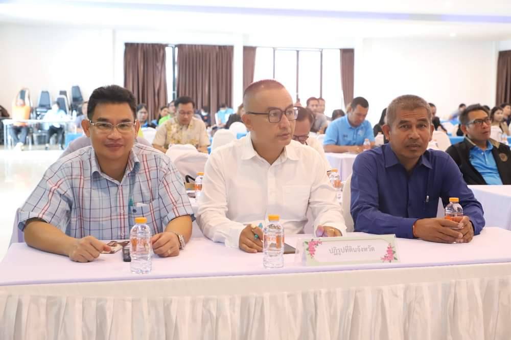 ส.ป.ก.กระบี่ ร่วมสรุปประเด็นการอภิปรายกลุ่มเพื่อการวางแผนการดำเนินงานจัดที่ดินด้วยการรังวัดปรับปรุงแผนที่แปลงที่ดินตามมาตรฐาน RTK GNSS Network