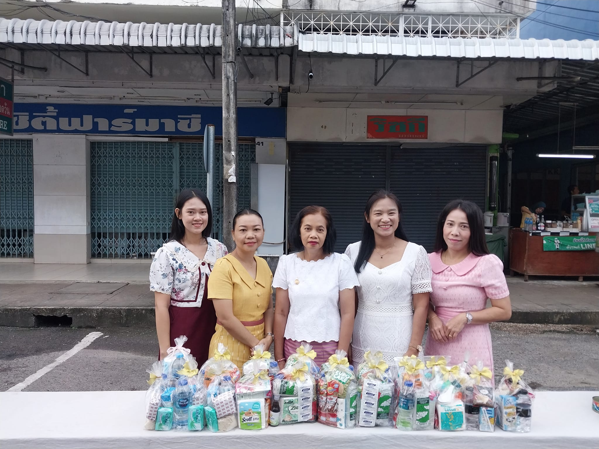 ส.ป.ก.กระบี่ ร่วมกิจกรรมงานประเพณีชักพระและตักบาตรเทโว เนื่องในวันออกพรรษา ประจำปี 2566