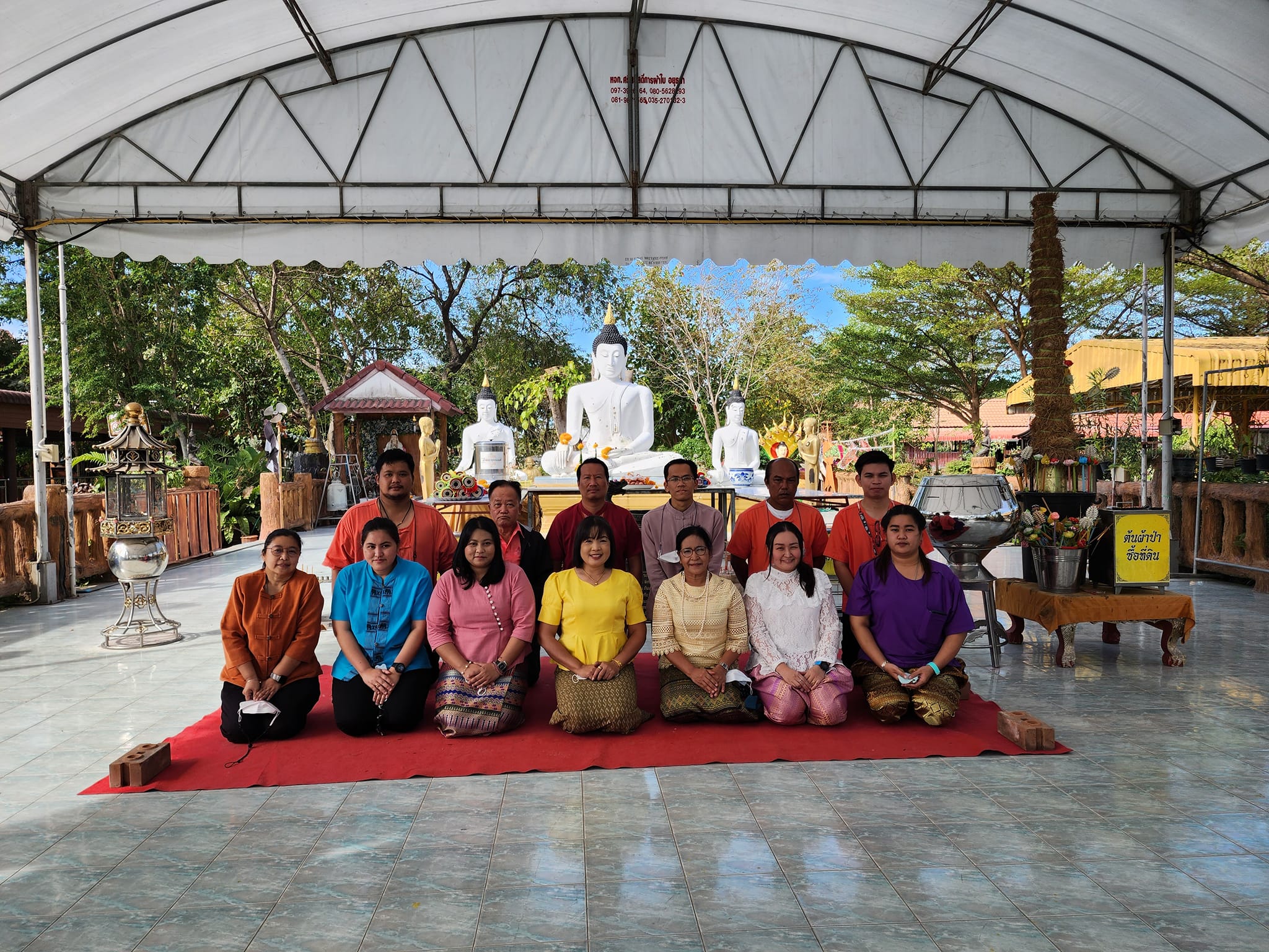 สำนักงานการปฏิรูปที่ดินจังหวัดพระนครศรีอยุธยา จัดพิธีทำบุญถวายภัตตาหารเพลแด่พระภิกษุสงฆ์ จำนวน ๔ รูปพร้อมทั้งเครื่องปัจจัยไทยธรรมแด่พระภิกษุสงฆ์เนื่องในวันขึ้นปีใหม่ ณ วัดหลวงพ่อขาว(กลางทุ่ง) ต.คลองสวนพลู อำเภอพระนครศรีอยุธยา จังหวัดพระนครศรีอยุธยา 