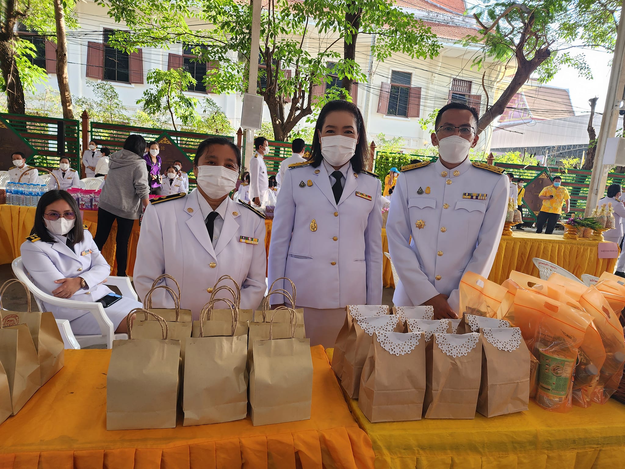 ปฏิรูปที่ดินจังหวัดพระนครศรีอยุธยาพร้อมด้วยผู้อำนวยการกลุ่มกฎหมาย พร้อมเจ้าหน้าที่ ร่วมพิธีทำบุญตักบาตรข้าวสารอาหารแห้งแด่ภิกษุสงฆ์ จำนวน ๔๖ รูป และเจริญพระพุทธมนต์เพื่อถวายเป็นพระราชกุศลฯ แด่สมเด็จพระนางเจ้าฯ พระบรมราชินี เนื่องในโอกาสวันเฉลิมพระชนมพรรษา ๓ มิถุนายน