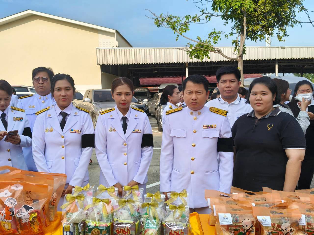 ปฏิรูปที่ดินจังหวัดพระนครศรีอยุธยา มอบหมาย นายจิรพัฒน์ วงศ์บุญฤทธิ์ นิติกรชำนาญการพิเศษ รักษาราชการแทนปฏิรูปที่ดิน พร้อมเจ้าหน้าที่กลุ่มการเงินบัญชีและจัดเก็บผลประโยชน์ เข้าร่วมกิจกรรมเนื่องในวันคล้ายวันสวรรคต สมเด็จพระนางเจ้าสิริกิติ์ พระบรมราชินีนาถ พระบรมราชชนนีพันปีหลวง ๒๔ ตุลาคม ๒๕๖๙ 