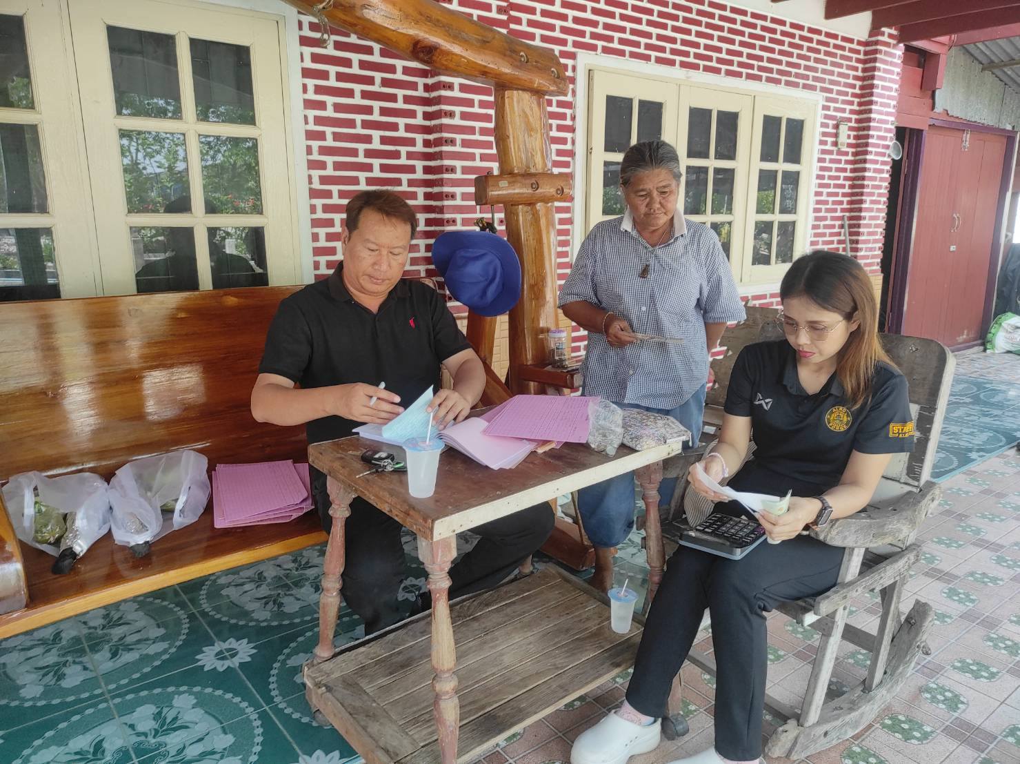 ส.ป.ก.พระนครศรีอยุธยา ดำเนินการสนันสนุนสินเชื่่อเงินกองทุนการปฏิรูปที่ดินเพื่อเกษตรกรรม เพื่อเป็นแหล่งเงินทุนดอกเบี้ยต่ำ ให้แก่เกษตรกร และให้บริการรับชำระค่าเช่าที่ดินเพื่อเกษตรกรรม รับชำระสินเชื่่อเงินกองทุนฯ ให้บริการในเขตปฏิรูปที่ดินตำบลคู้สลอด ตำบลหลักชัย อำเภอลาดบัวหลวง จังหวัดพระนครศรีอยุธยา