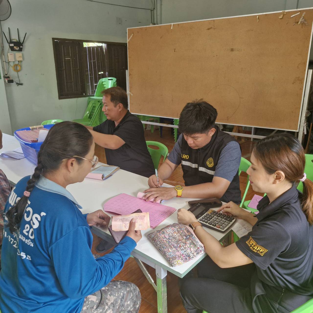 ส.ป.ก.พระนครศรีอยุธยา ดำเนินการให้บริการรับชำระค่าเช่าที่ดินเพื่อเกษตรกรรม รับชำระสินเชื่่อเงินกองทุนฯ และสนันสนุนสินเชื่่อเงินกองทุนการปฏิรูปที่ดินเพื่อเกษตรกรรม เพื่อเป็นแหล่งเงินทุนดอกเบี้ยต่ำ ให้แก่เกษตรกร   ให้บริการในเขตปฏิรูปที่ดินตำบลข้าวงาม ตำบลวังน้อย อำเภอวังน้อย จังหวัดพระนครศรีอยุธยา