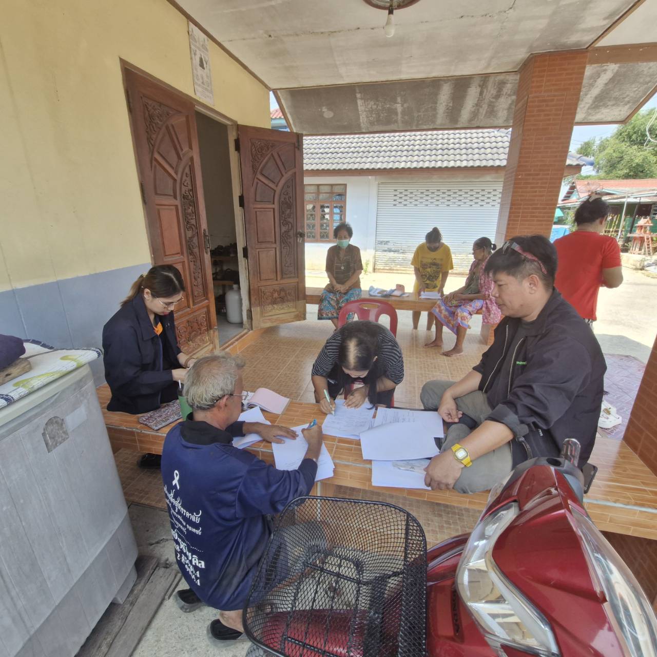 ส.ป.ก.พระนครศรีอยุธยา ดำเนินการให้บริการรับชำระค่าเช่าที่ดินเพื่อเกษตรกรรม รับชำระสินเชื่่อเงินกองทุนฯ และสนันสนุนสินเชื่่อเงินกองทุนการปฏิรูปที่ดินเพื่อเกษตรกรรม เพื่อเป็นแหล่งเงินทุนดอกเบี้ยต่ำ ให้แก่เกษตรกร   ให้บริการในเขตปฏิรูปที่ดินตำบลสิงหนาท ตำบลคู้สลอด อำเภอลาดบัวหลวง จังหวัดพระนครศรีอยุธยา