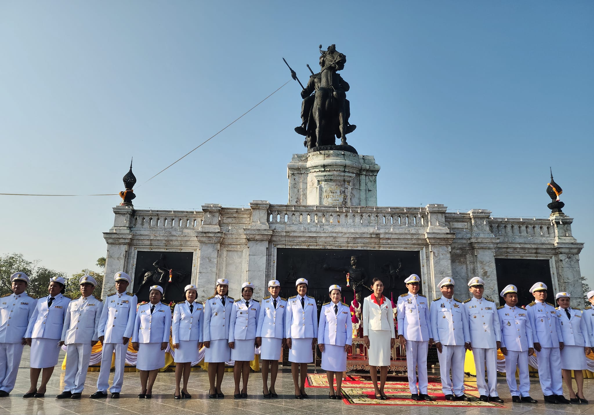 นางสาวพจนันท์ กองมาก ปฏิรูปที่ดินจังหวัดพระนครศรีอยุธยา ร่วมพิธีถวายราชสักการะและบวงสรวงดวงพระวิญญาณ “สมเด็จพระนเรศวรมหาราช” เพื่อแสดงความกตัญญูและน้อมรำลึกเนื่องใน วันยุทธหัตถี โ