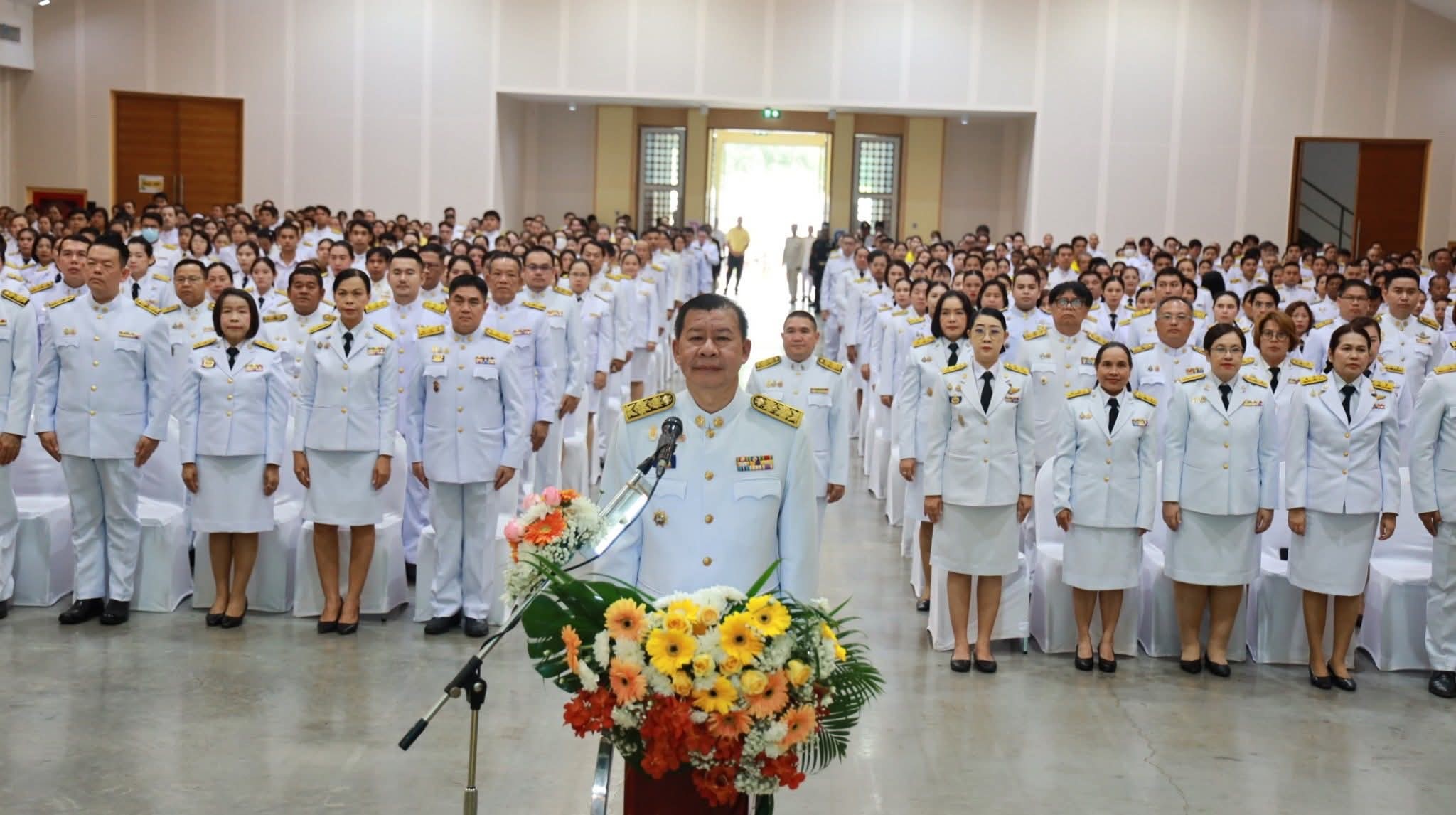 นางสาวพจนันท์ กองมาก ปฏิรูปที่ดินจังหวัดพระนครศรีอยุธยา พร้อมเจ้าหน้าที่ร่วมพิธีวางพวงมาลา และพิธีทำบุญตักบาตรถวายเป็นพระราชกุศลเนื่องในวันนวมินทรมหาราช ประจำปี ๒๕๖๘ 