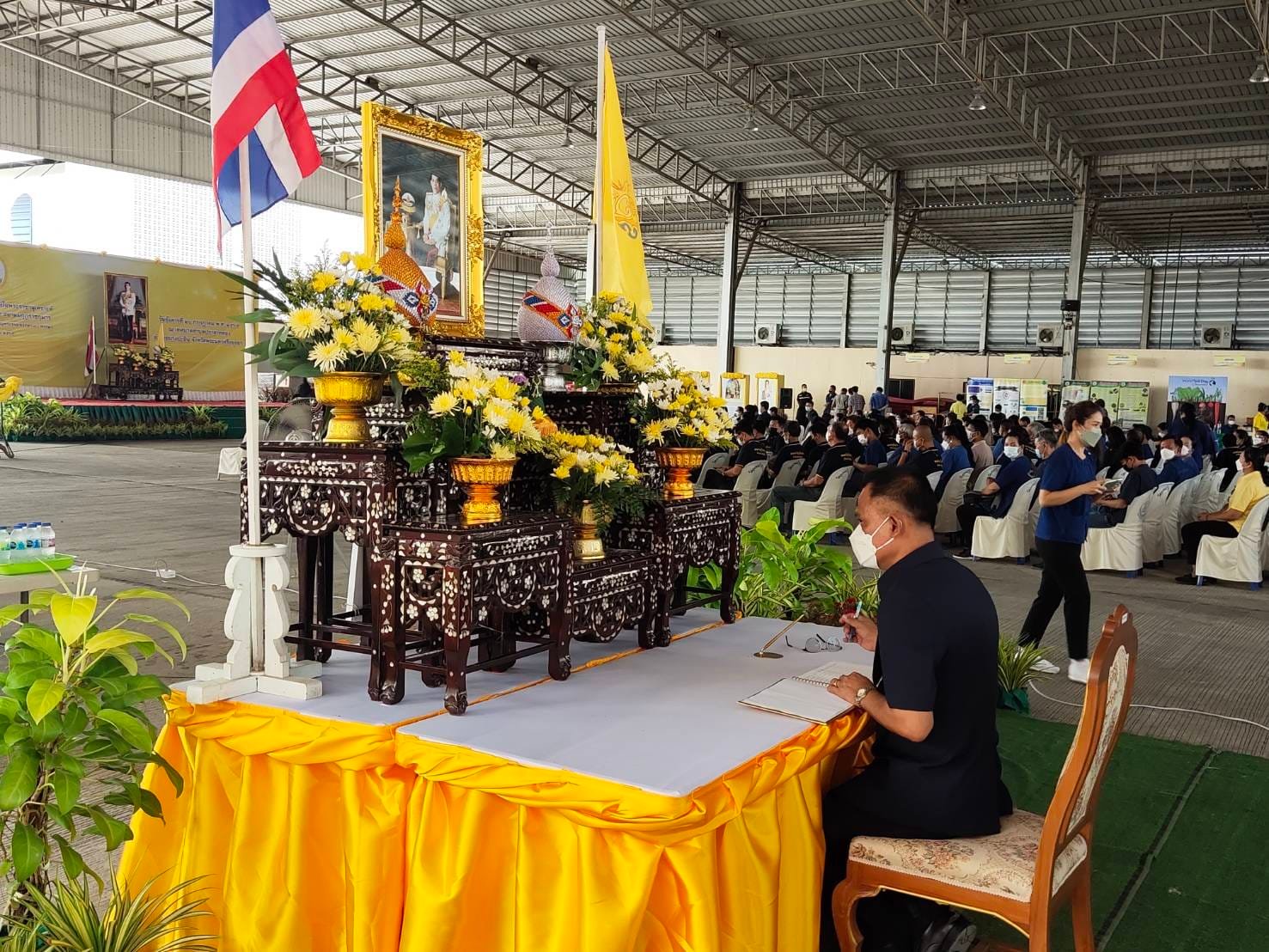 ปฏิรูปที่ดินจังหวัดพระนครศรีอยุธยา มอบหมายให้ อำนวยการกลุ่มยุทธศาสตร์และการปฏิรูปที่ดิน พร้อมเจ้าหน้าที่ ส.ป.ก.พระนครศรีอยุธยา ร่วมออกบูธคลินิกกฏหมาย ในกิจกรรมโครงการคลินิกเกษตรเคลื่อนที่ในพระราชานุเคราะ