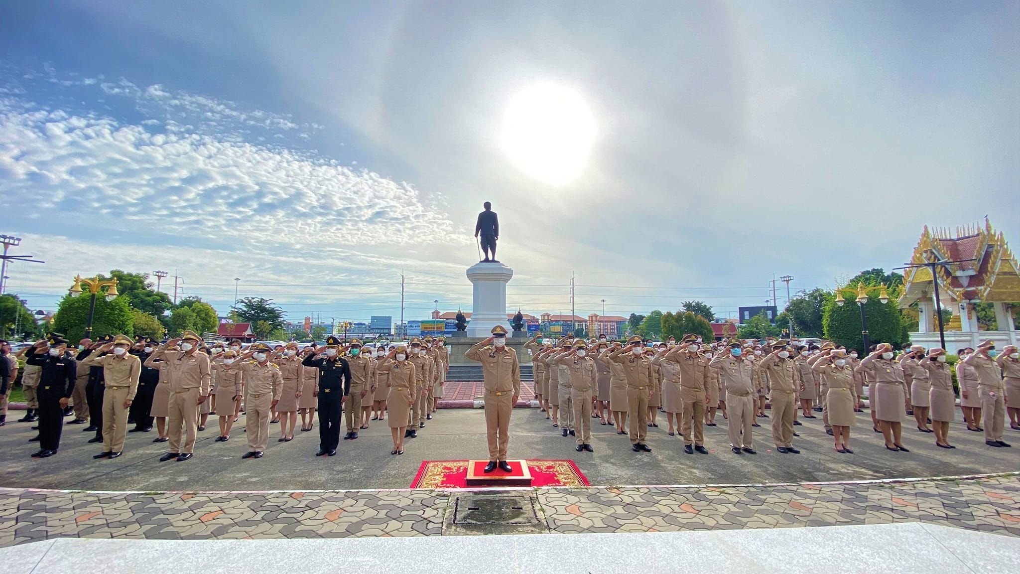 ปฏิรูปที่ดินจังหวัดพระนครศรีอยุธยา นำข้าราชการเจ้าหน้าที่สำนักงานการปฏิรูปที่ดินจังหวัดพระนครศรีอยุธยา ร่วมกิจกรรมเนื่องในวันพระราชทานธงชาติไทย (Thai National Flag Day) 